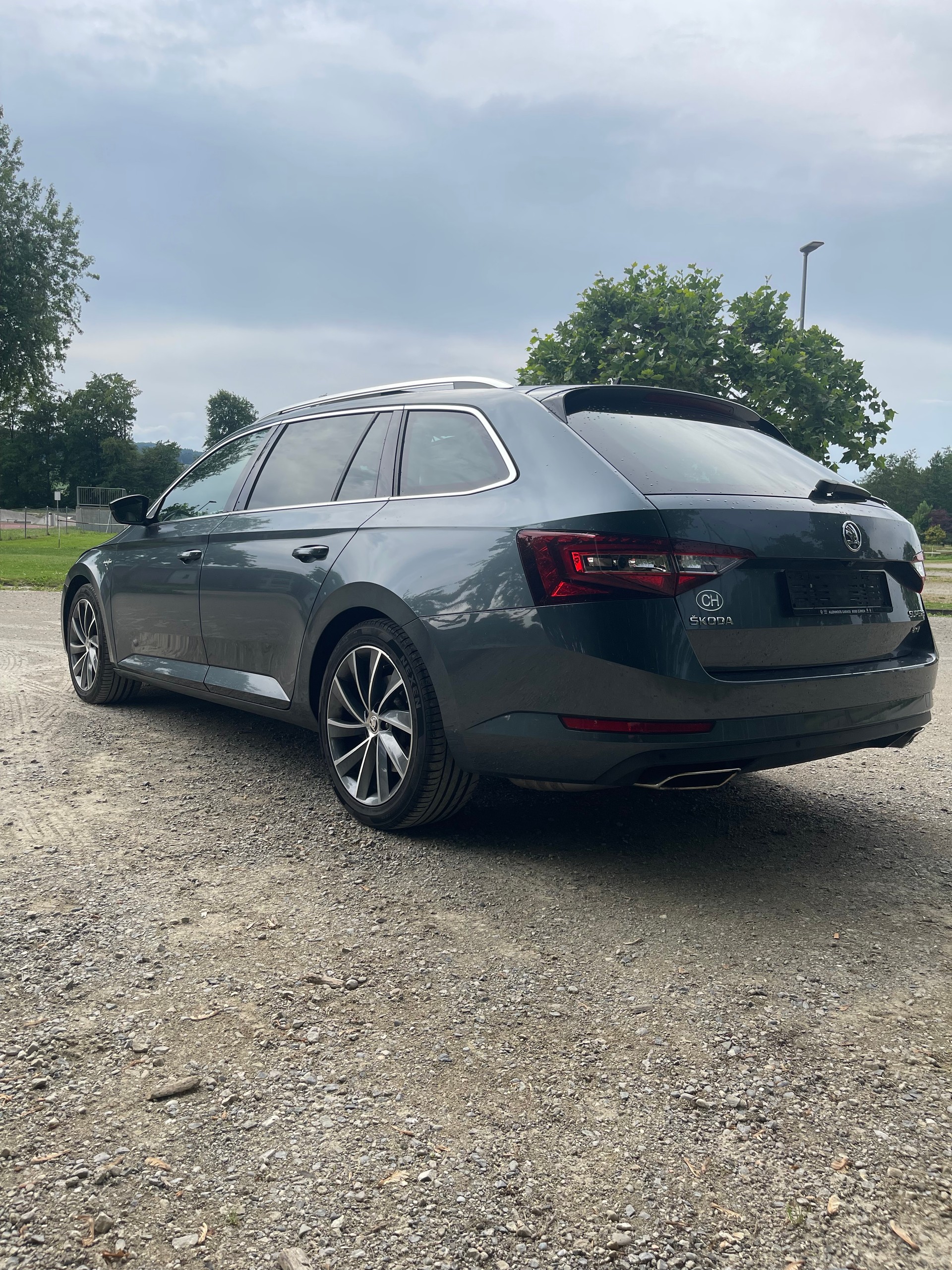 SKODA 2.0 TSI 280 L & K 4x4 ACC Ab MFK & Service DSG-image-1
