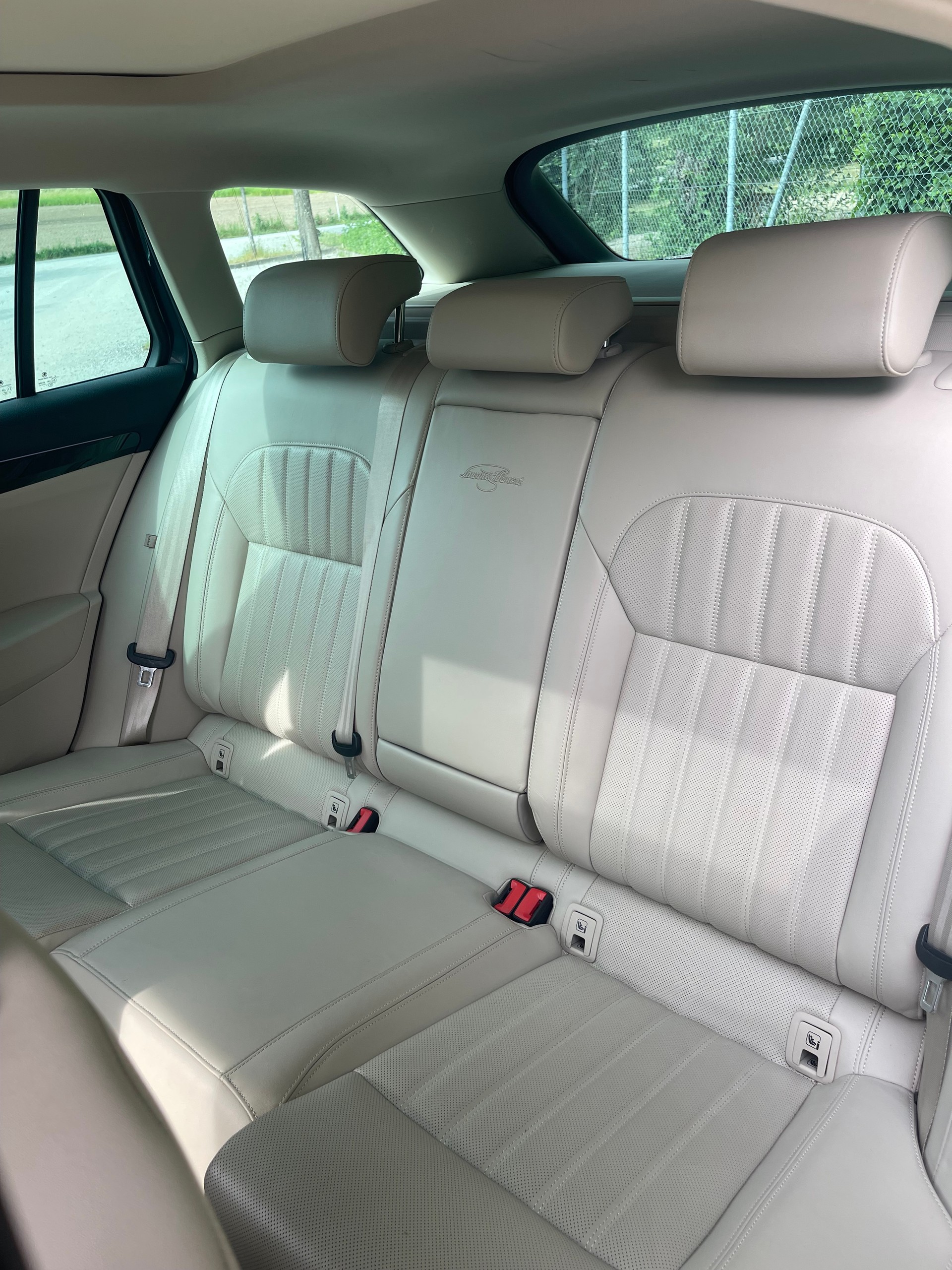 SKODA 2.0 TSI 280 L & K 4x4 ACC Ab MFK & Service DSG-image-6