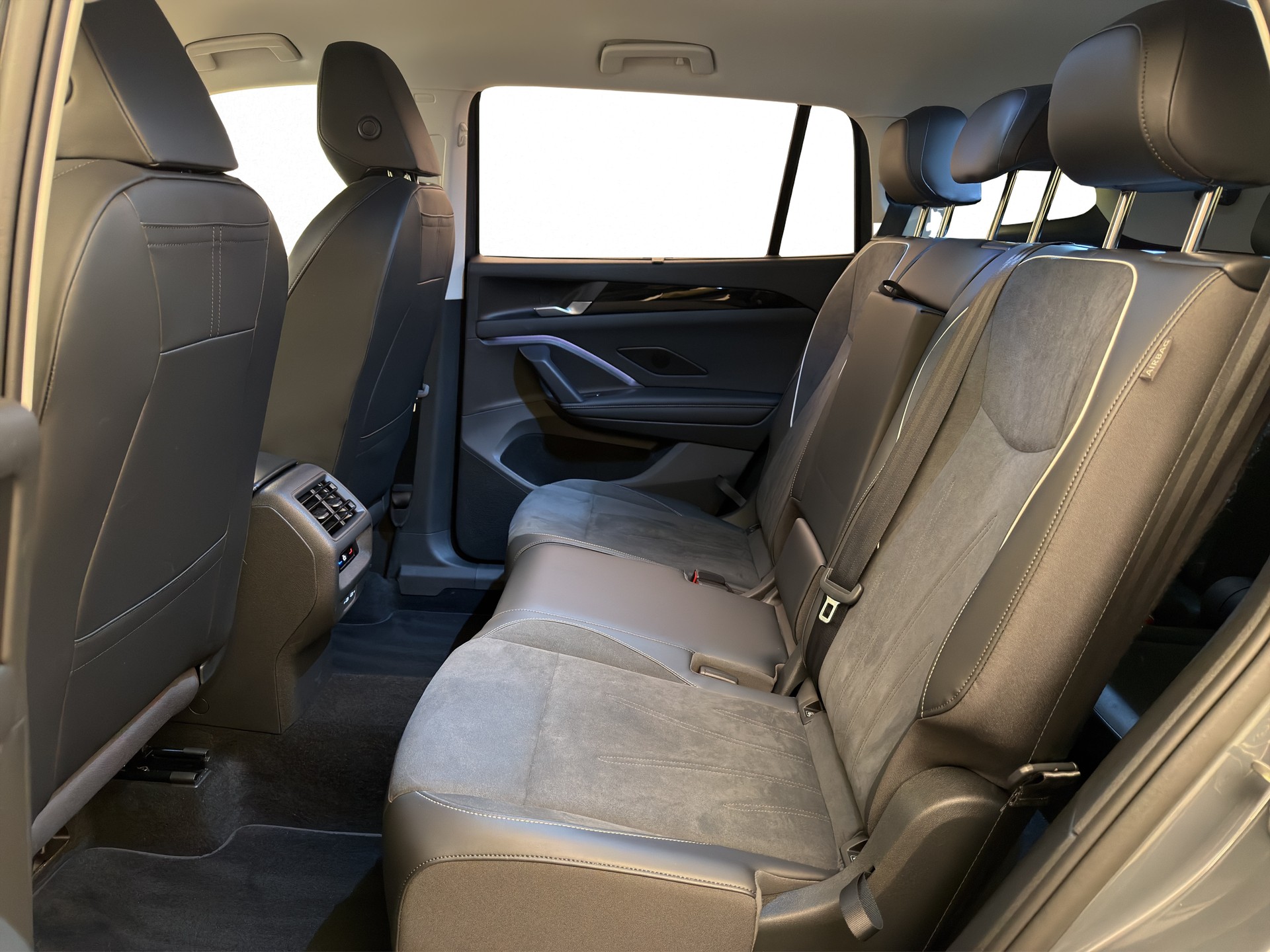 VW Tayron 2.0 TSI Elegance DSG 4Motion-image-11