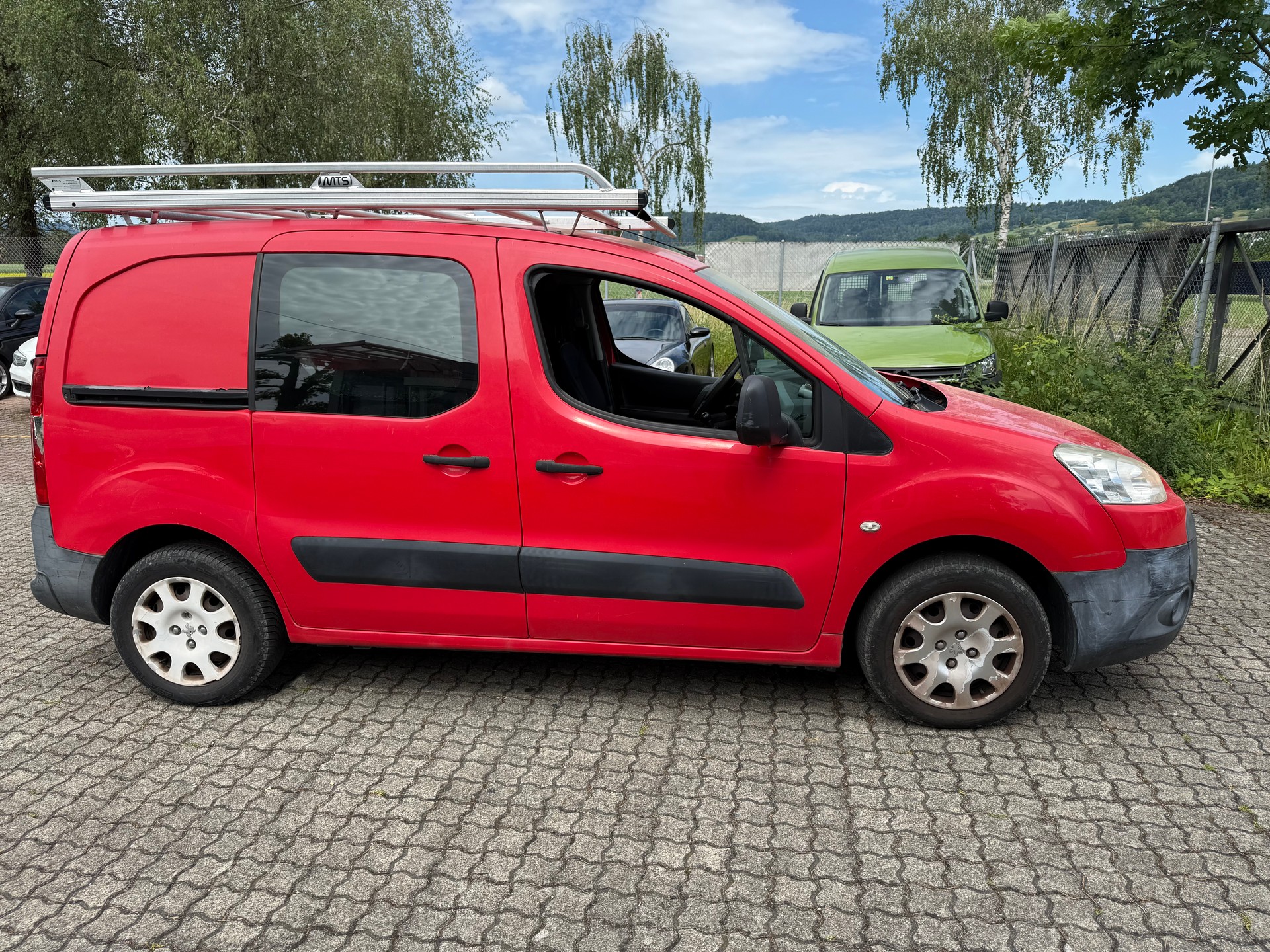PEUGEOT Partner 1.6i Urban-image-3