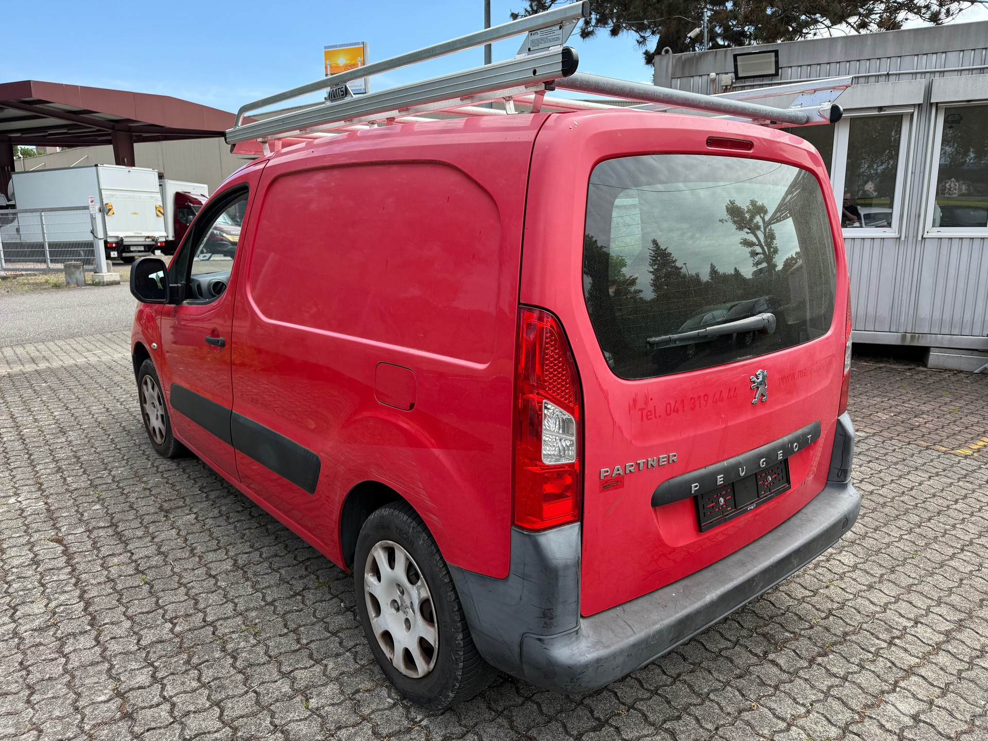 PEUGEOT Partner 1.6i Urban-image-6