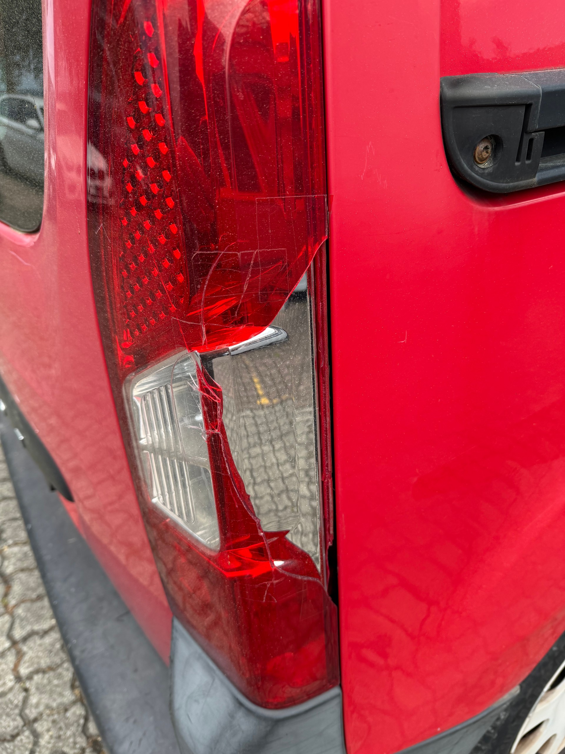 PEUGEOT Partner 1.6i Urban-image-12