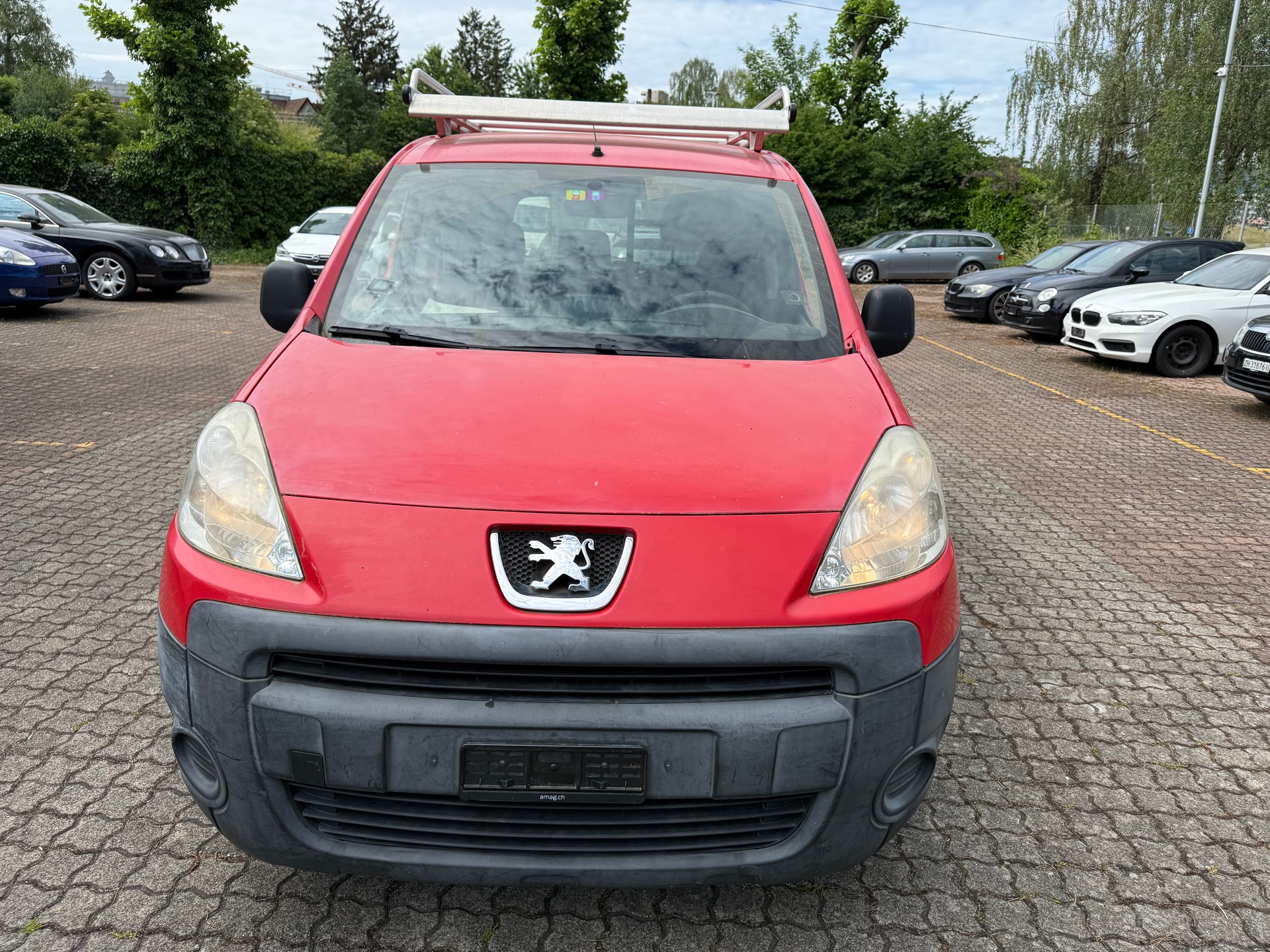 PEUGEOT Partner 1.6i Urban-image-1