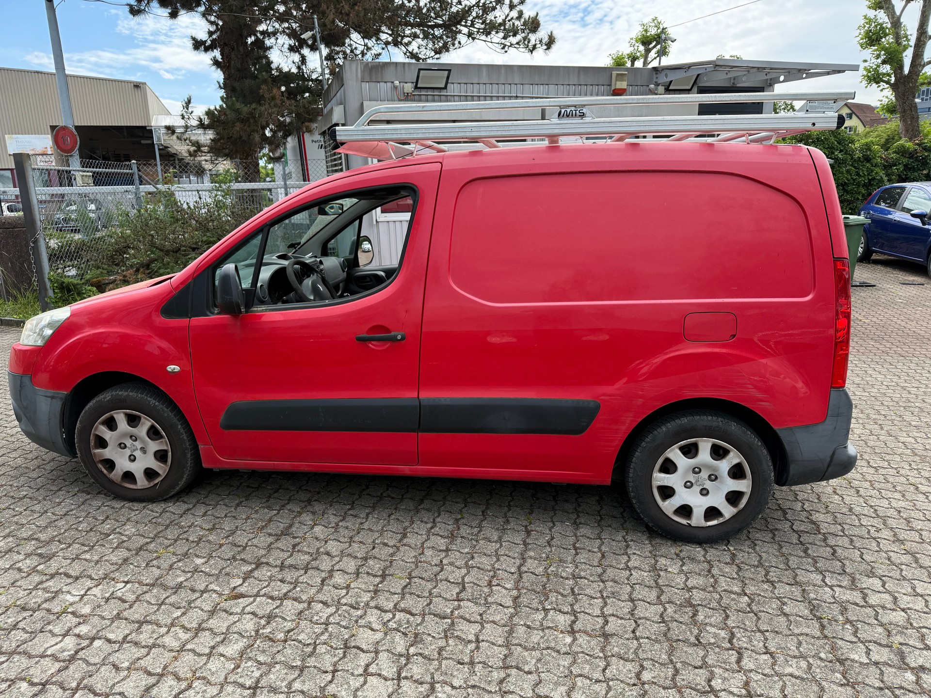 PEUGEOT Partner 1.6i Urban-image-7