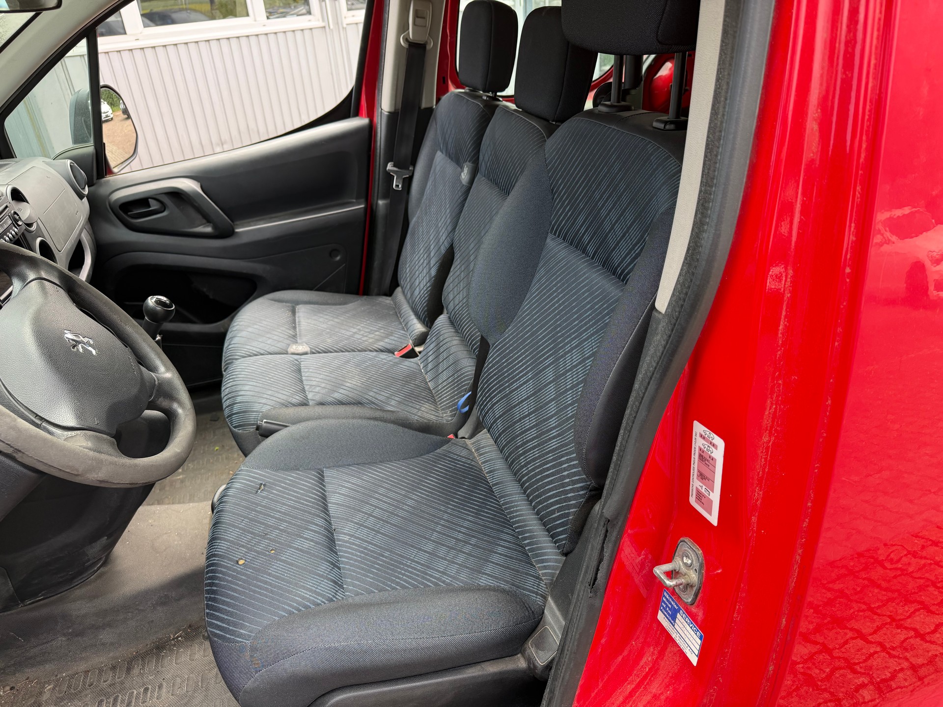 PEUGEOT Partner 1.6i Urban-image-8