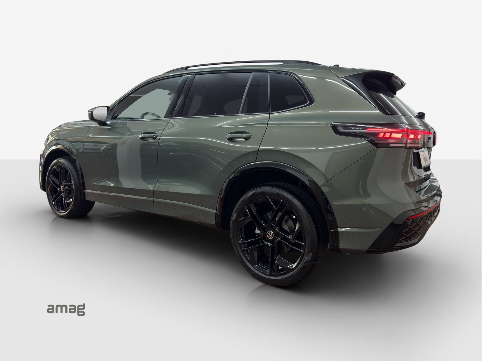 VW Tiguan 2.0 TSI DSG R-Line 4Motion-image-2