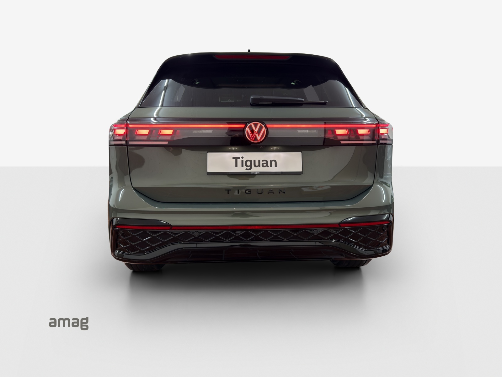 VW Tiguan 2.0 TSI DSG R-Line 4Motion-image-3