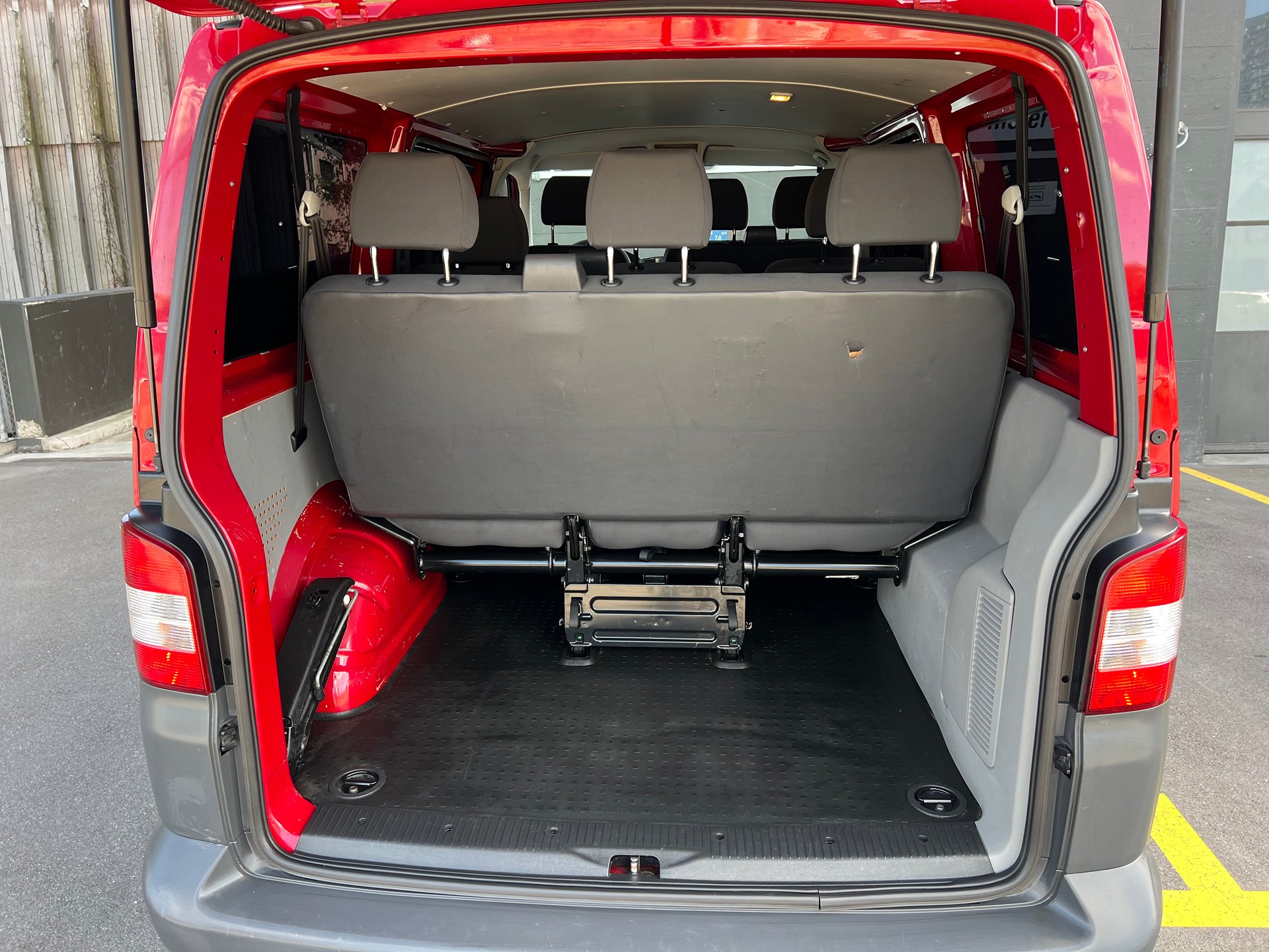 VW T5 2.0 TDI-image-18