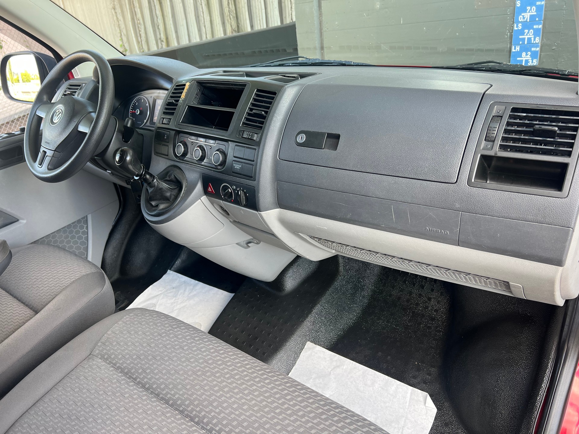 VW T5 2.0 TDI-image-10