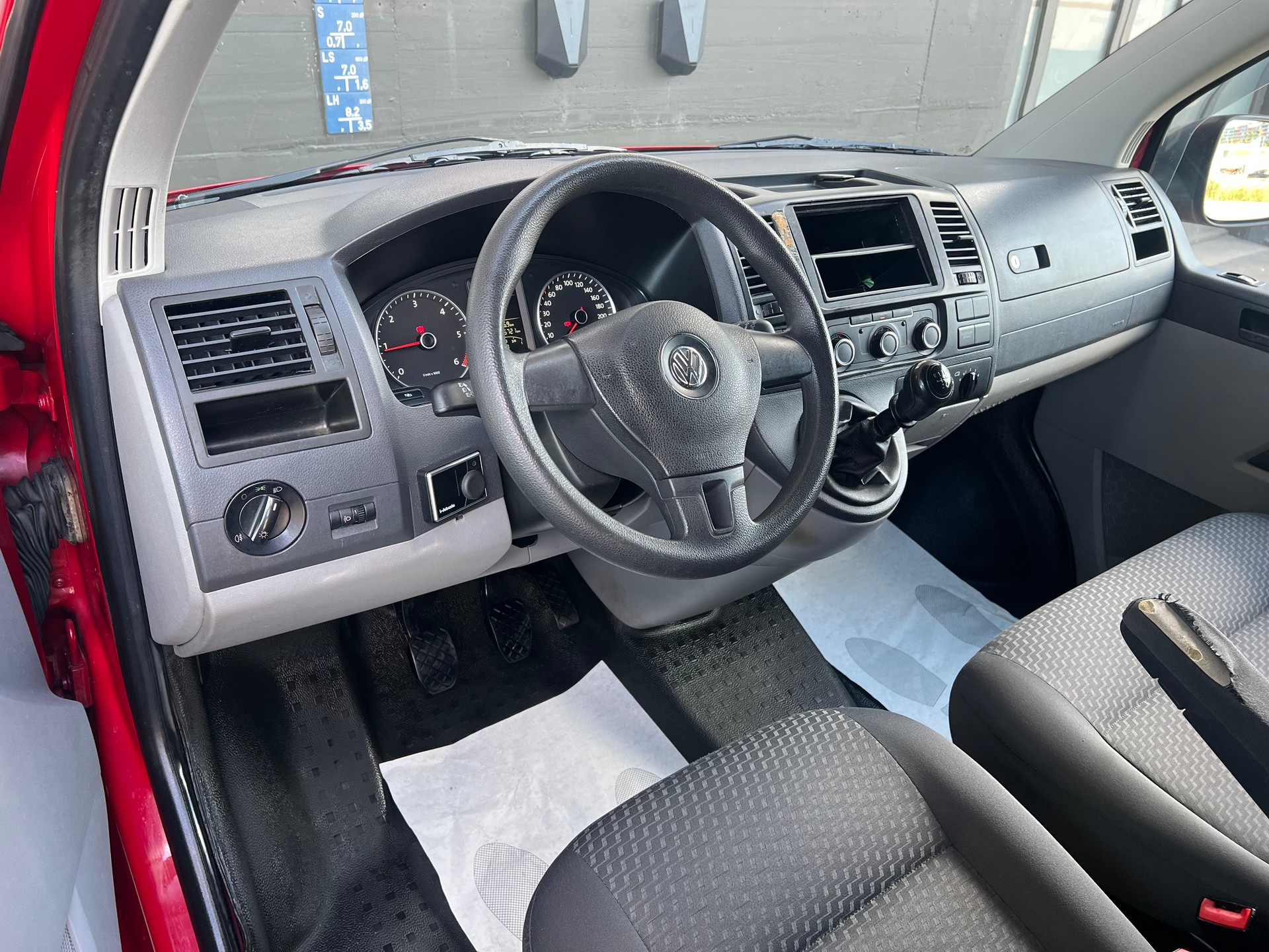 VW T5 2.0 TDI-image-8