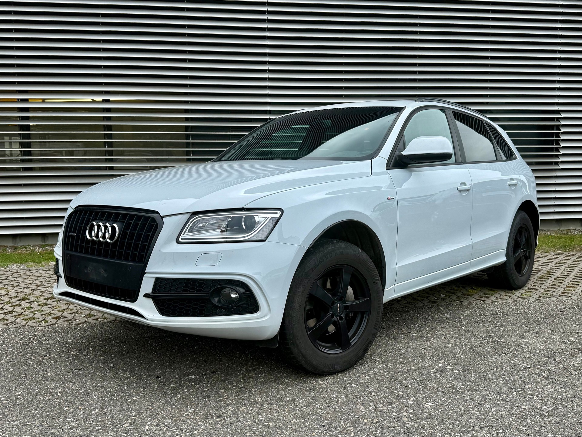 AUDI Q5 2.0 TDI quattro S-tronic S-Line-image-11
