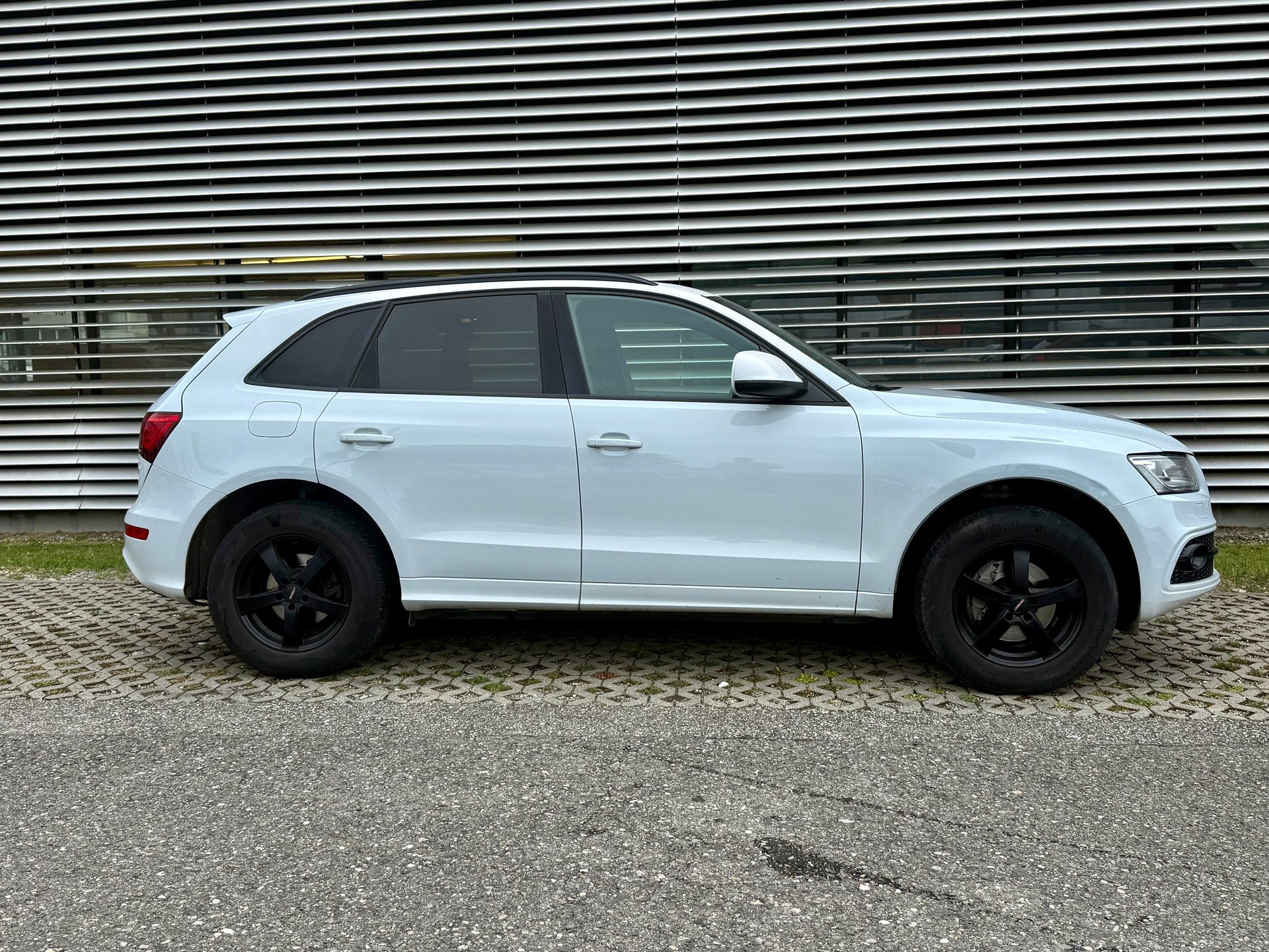 AUDI Q5 2.0 TDI quattro S-tronic S-Line-image-9