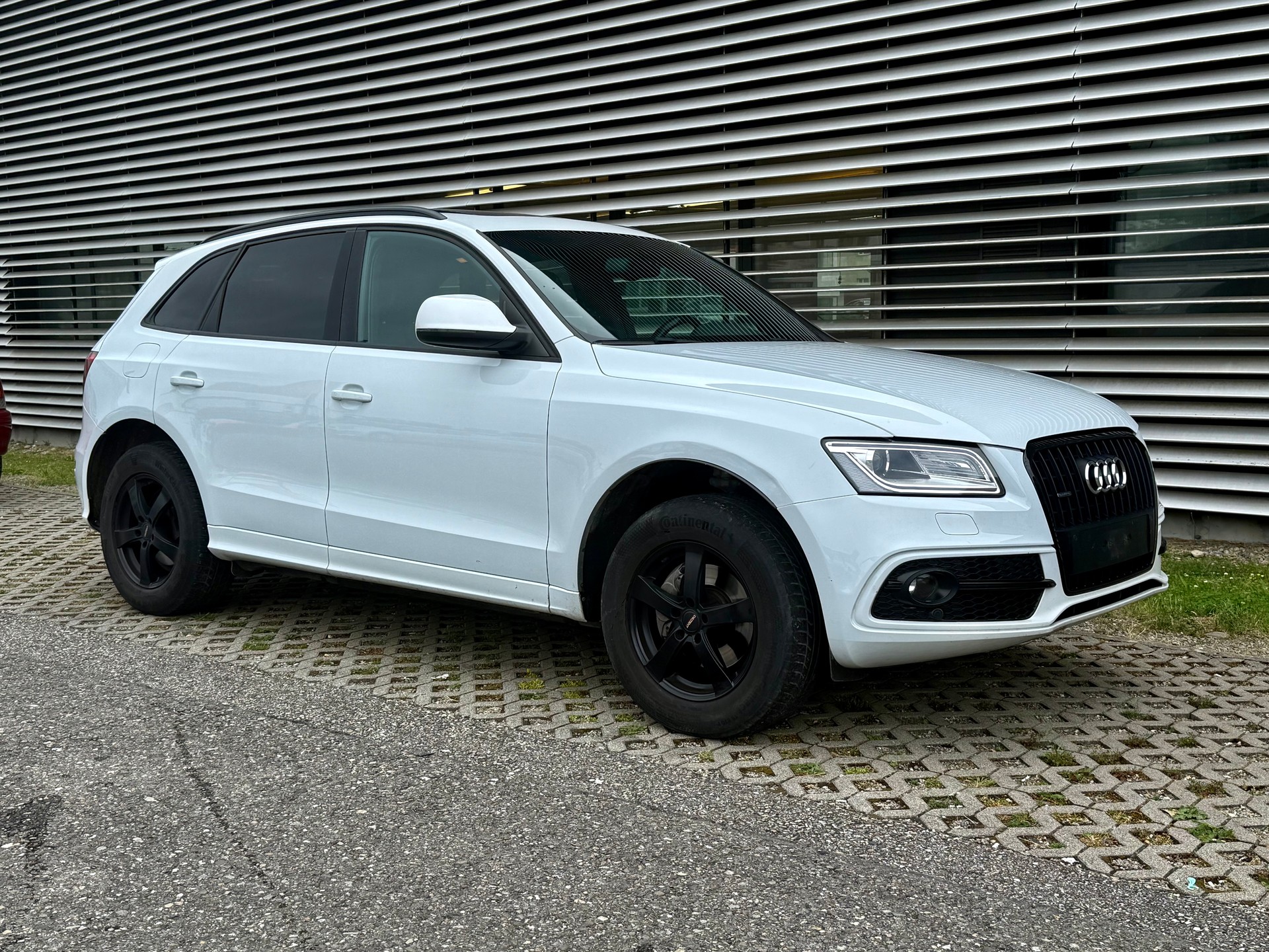 AUDI Q5 2.0 TDI quattro S-tronic S-Line-image-10