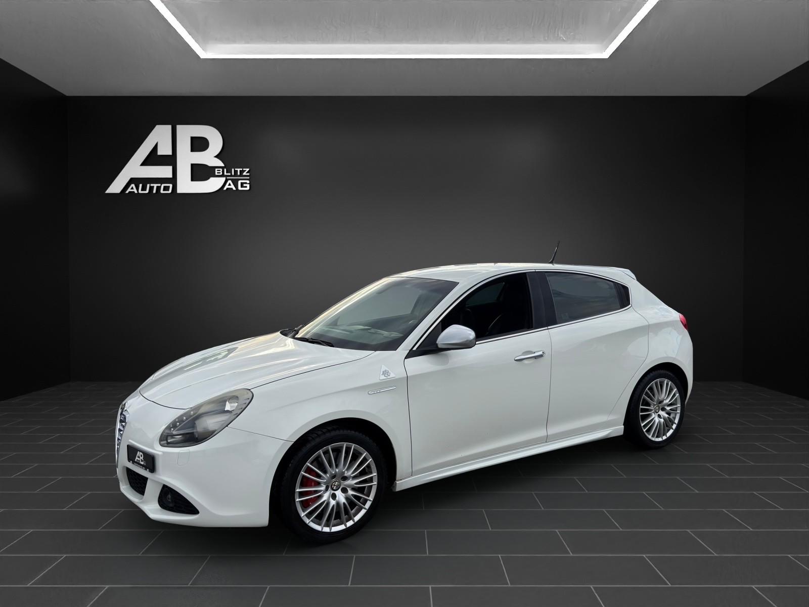 ALFA ROMEO Giulietta 1750 TBi Quadrifoglio Verde mit 235 PS-image-1