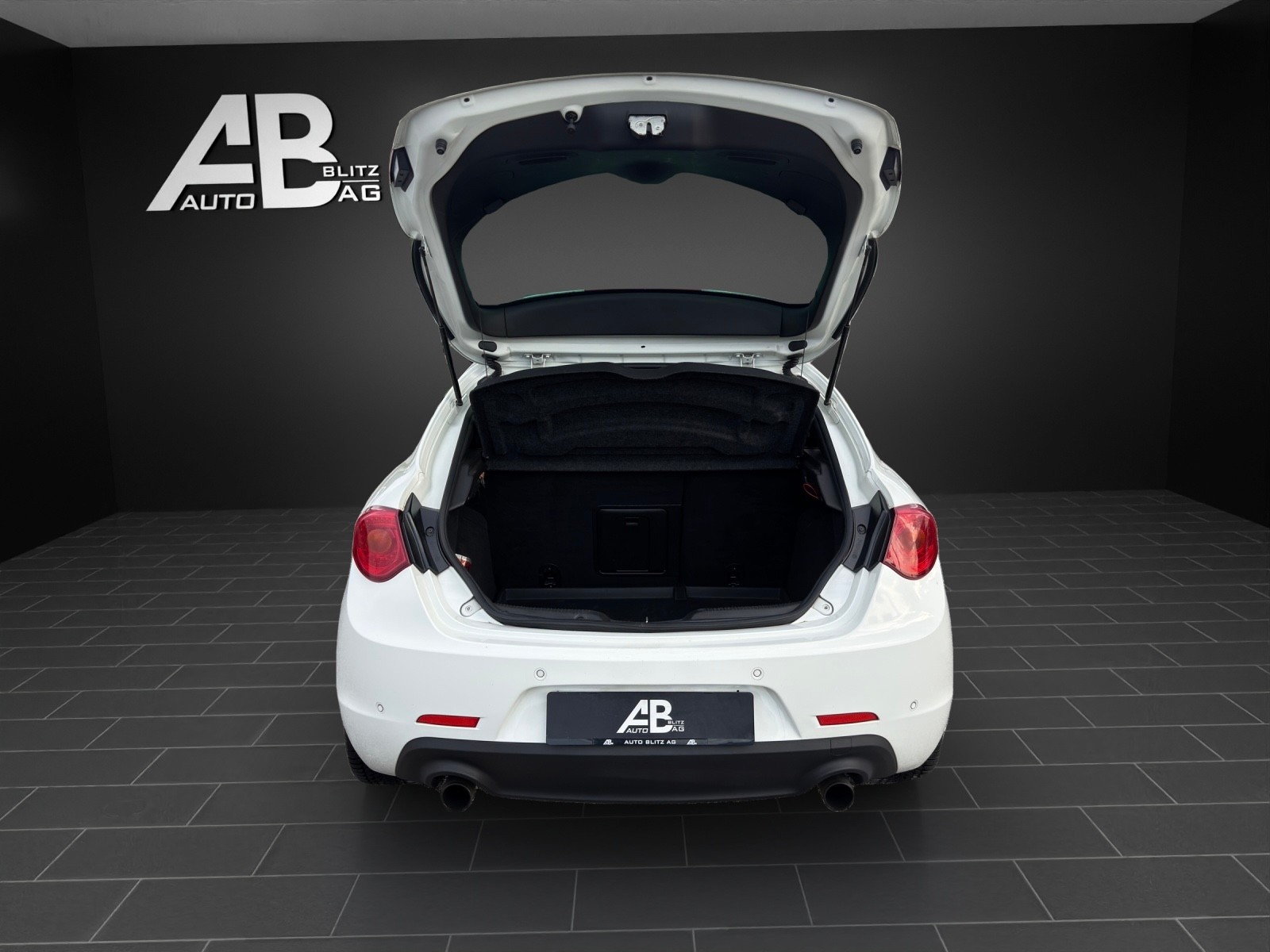 ALFA ROMEO Giulietta 1750 TBi Quadrifoglio Verde mit 235 PS-image-13
