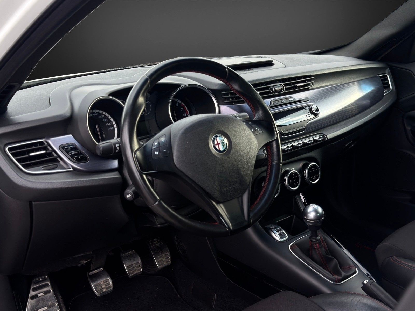ALFA ROMEO Giulietta 1750 TBi Quadrifoglio Verde mit 235 PS-image-7