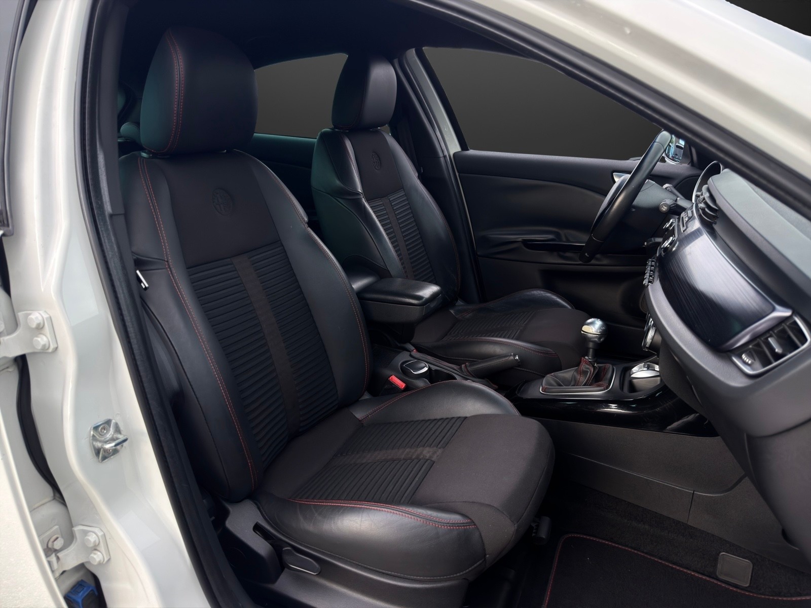 ALFA ROMEO Giulietta 1750 TBi Quadrifoglio Verde mit 235 PS-image-8