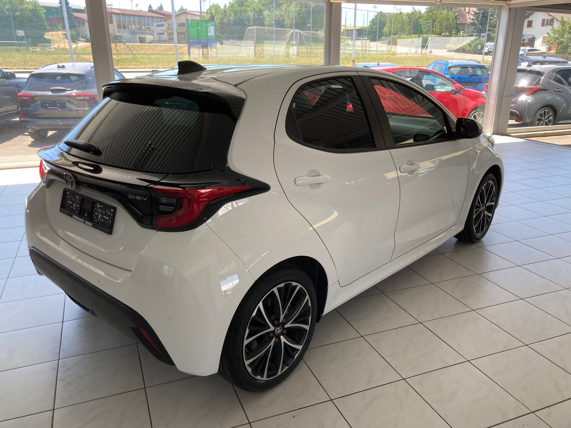 TOYOTA Yaris 1.5 Trend e-CVT-image-4