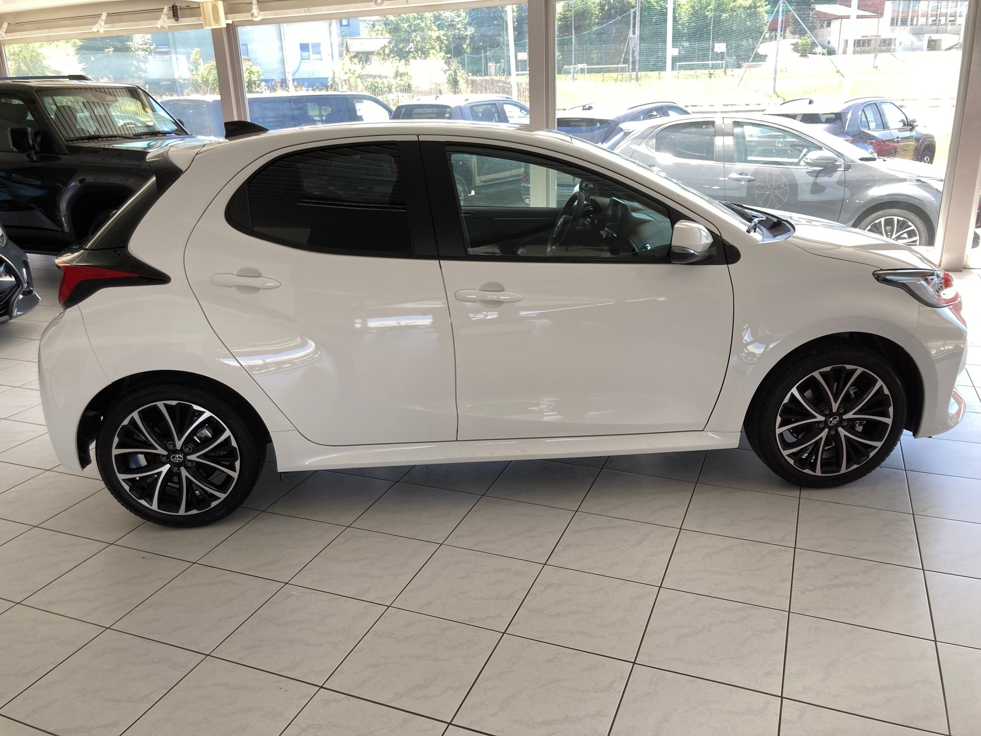 TOYOTA Yaris 1.5 Trend e-CVT-image-3