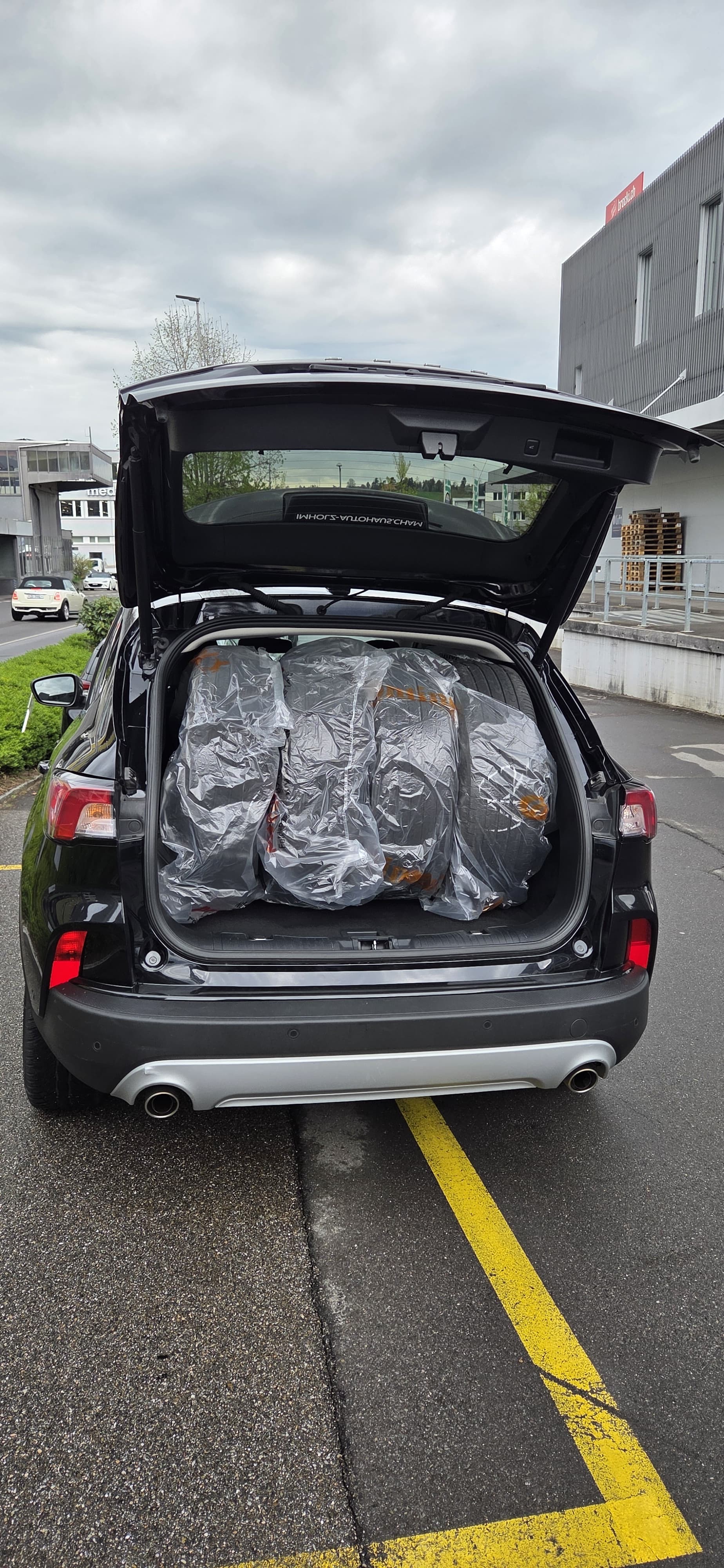 FORD Kuga 2.5 FHEV 4x4-image-4