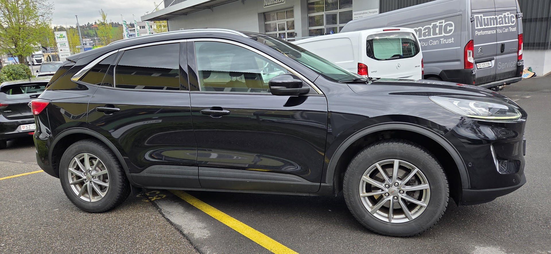 FORD Kuga 2.5 FHEV 4x4-image-1