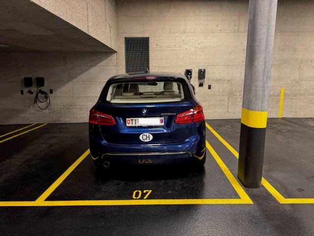 BMW 225xe-image-3