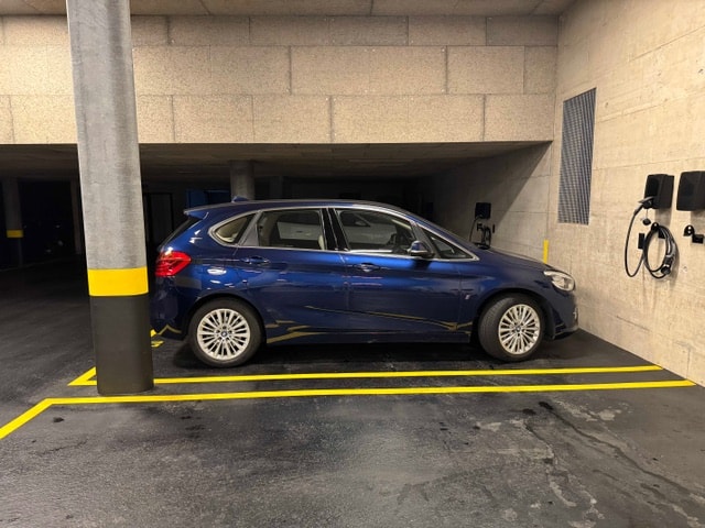 BMW 225xe-image-1