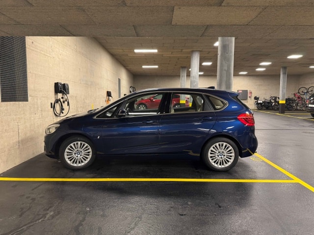 BMW 225xe-image-2