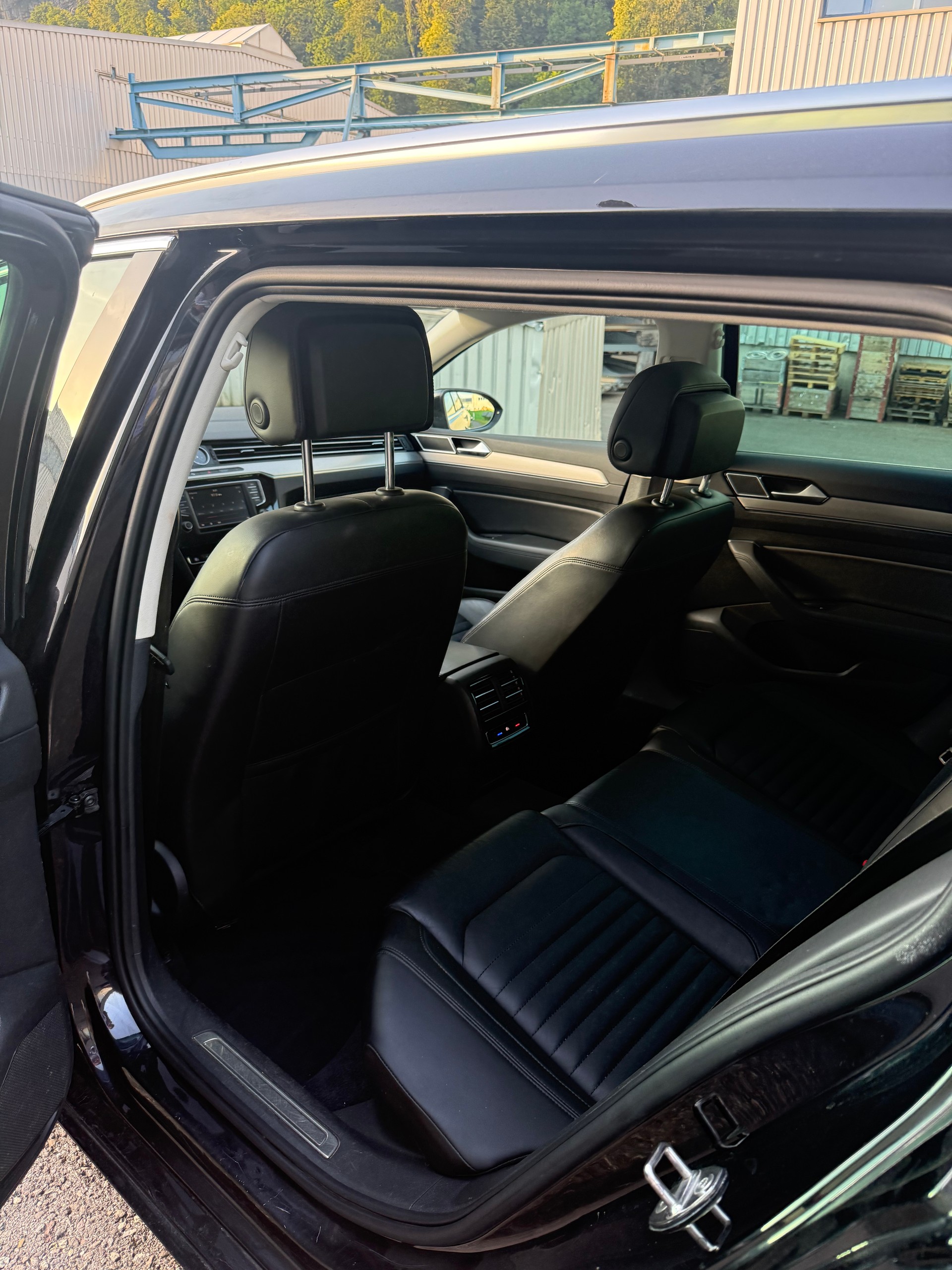 VW Passat Variant 2.0 TDI BMT High. DSG 4Motion-image-19