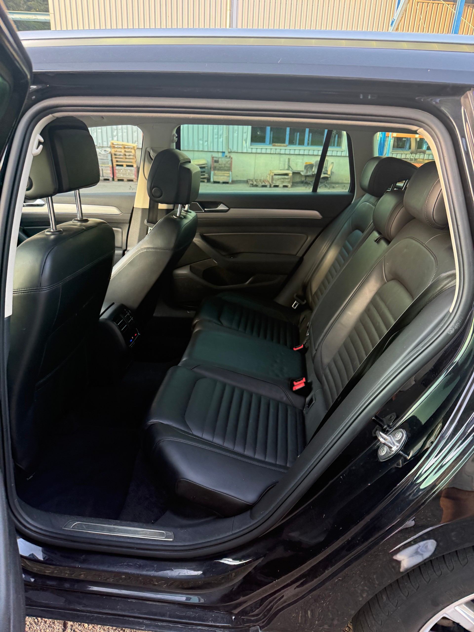 VW Passat Variant 2.0 TDI BMT High. DSG 4Motion-image-18