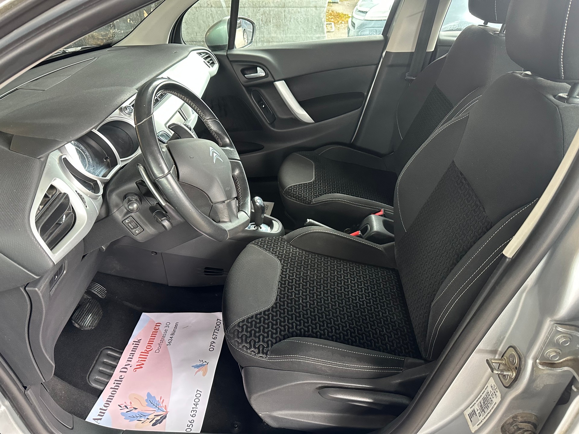 CITROEN C3 1.4i 16V Exclusive EGS5-image-8