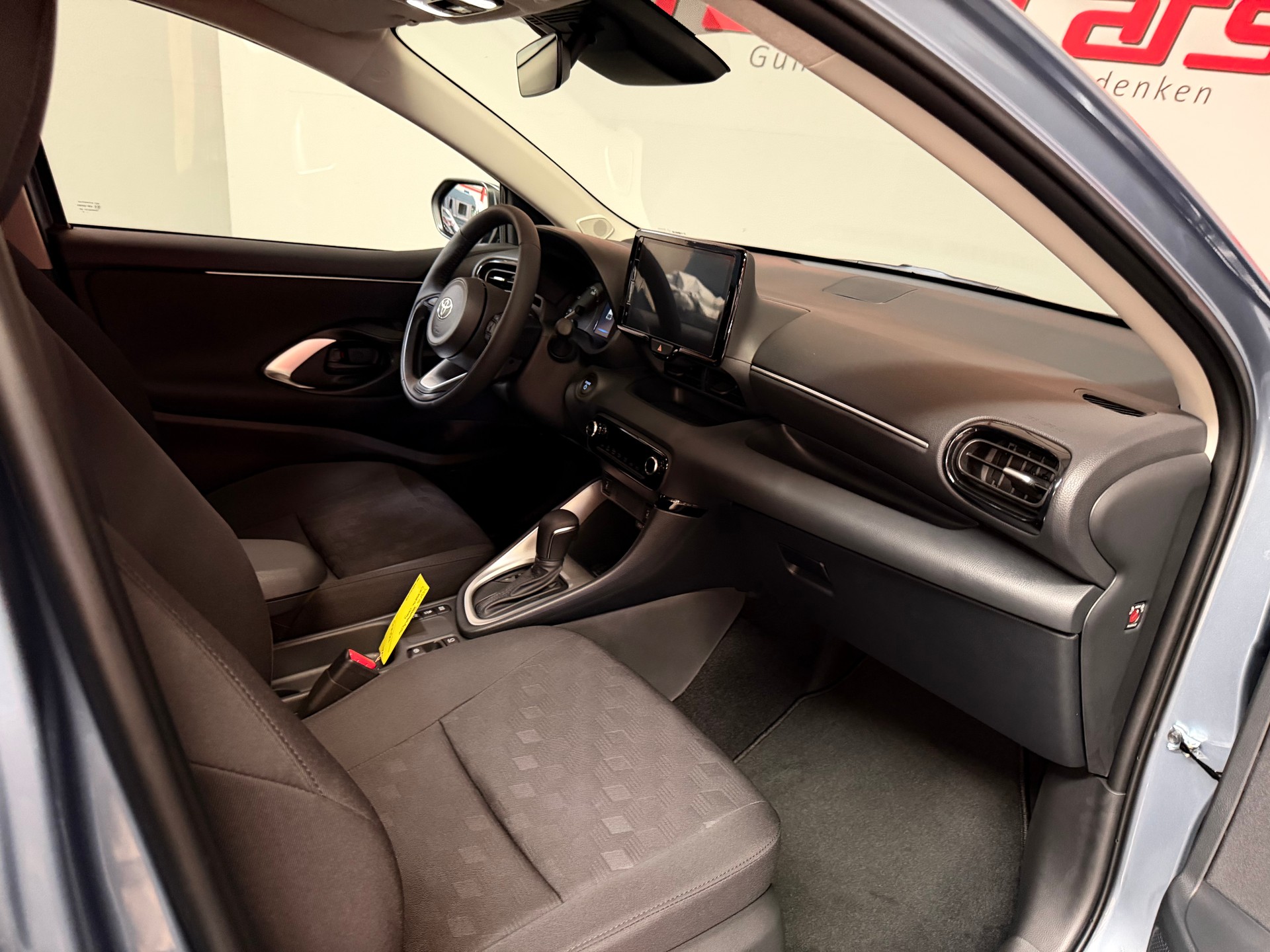 TOYOTA NEW Yaris 1.5 Comfort e-CVT-image-14
