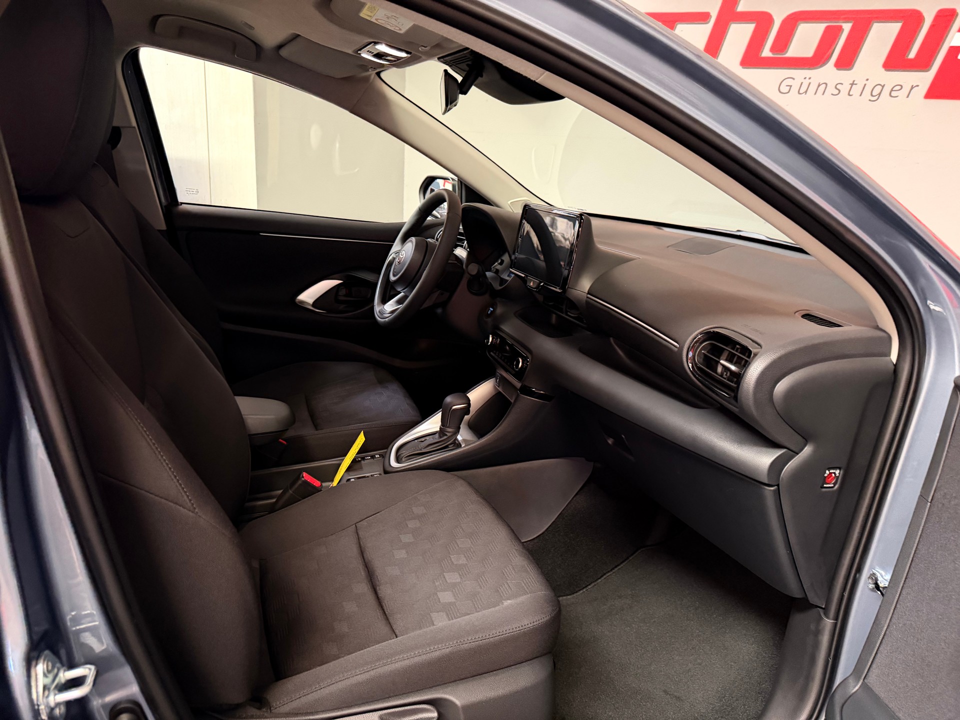 TOYOTA NEW Yaris 1.5 Comfort e-CVT-image-13