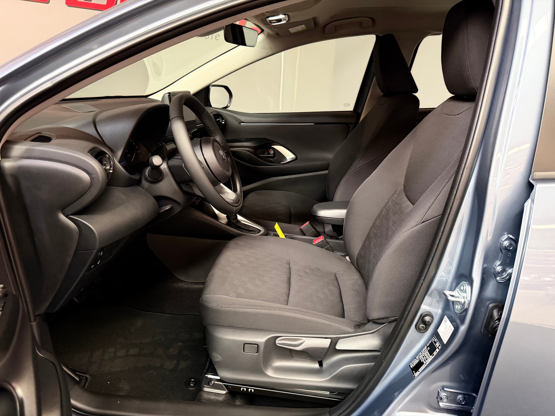 TOYOTA NEW Yaris 1.5 Comfort e-CVT-image-11