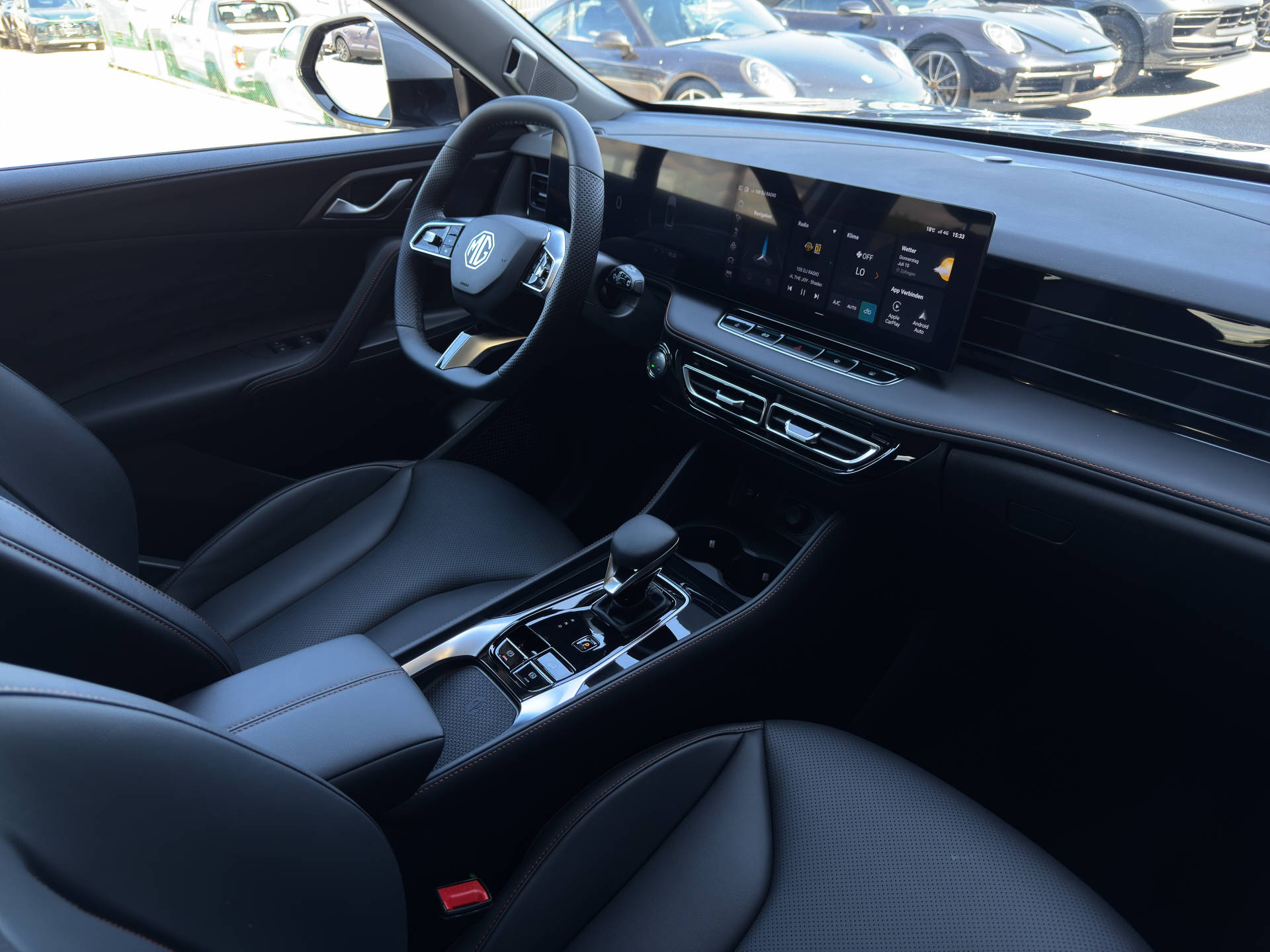 MG HS 1.5 Hybrid Luxury-image-12