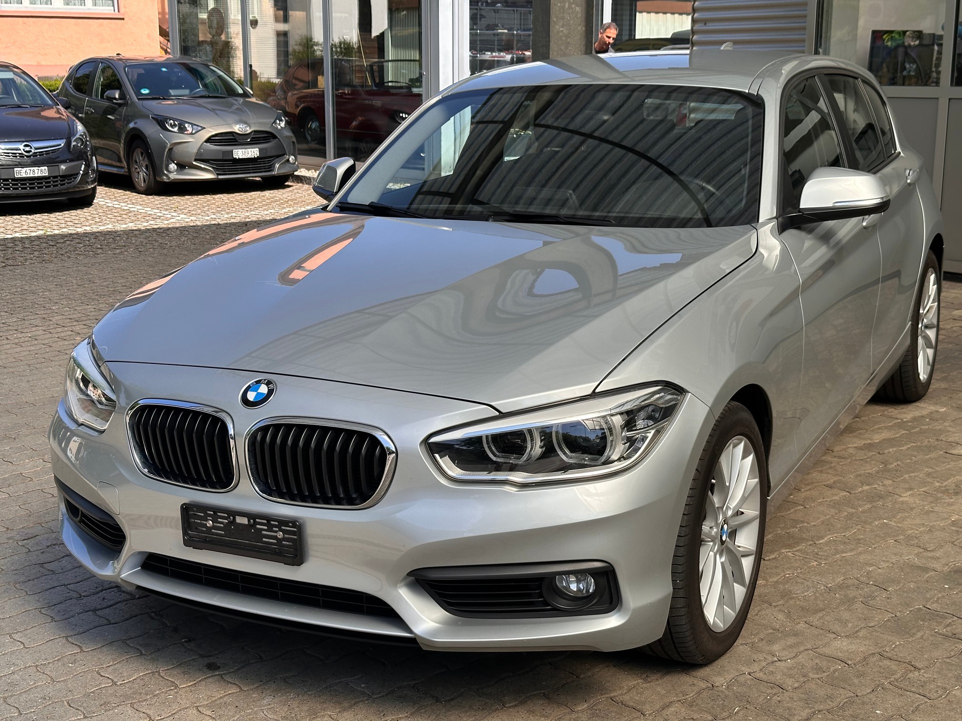 BMW 118d-image-1