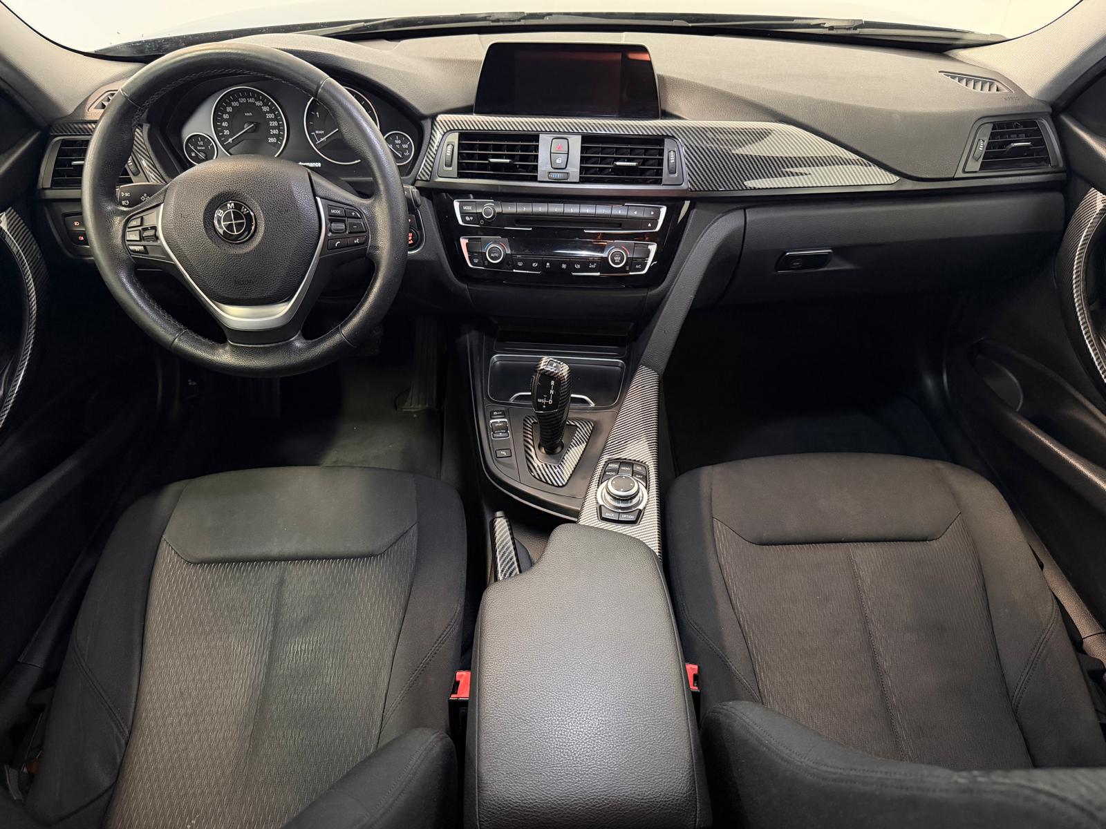 BMW 320d Touring Steptronic-image-15