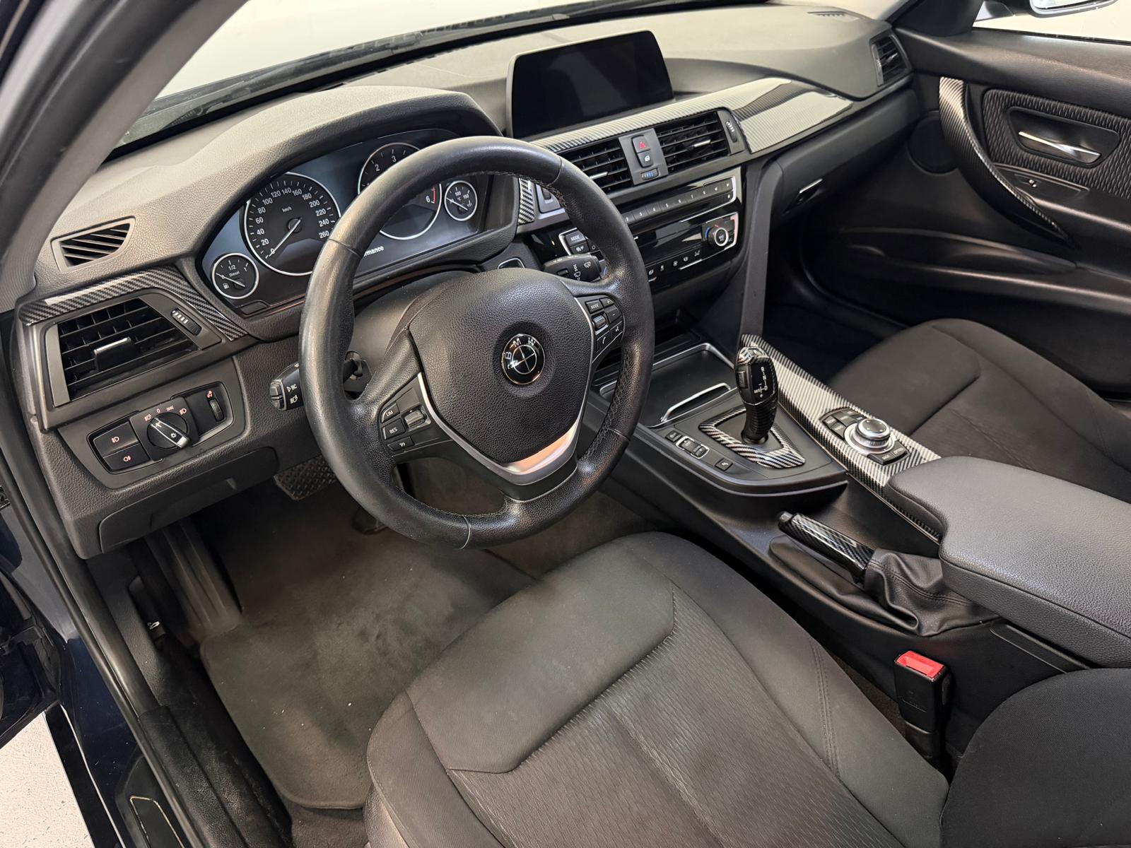 BMW 320d Touring Steptronic-image-16