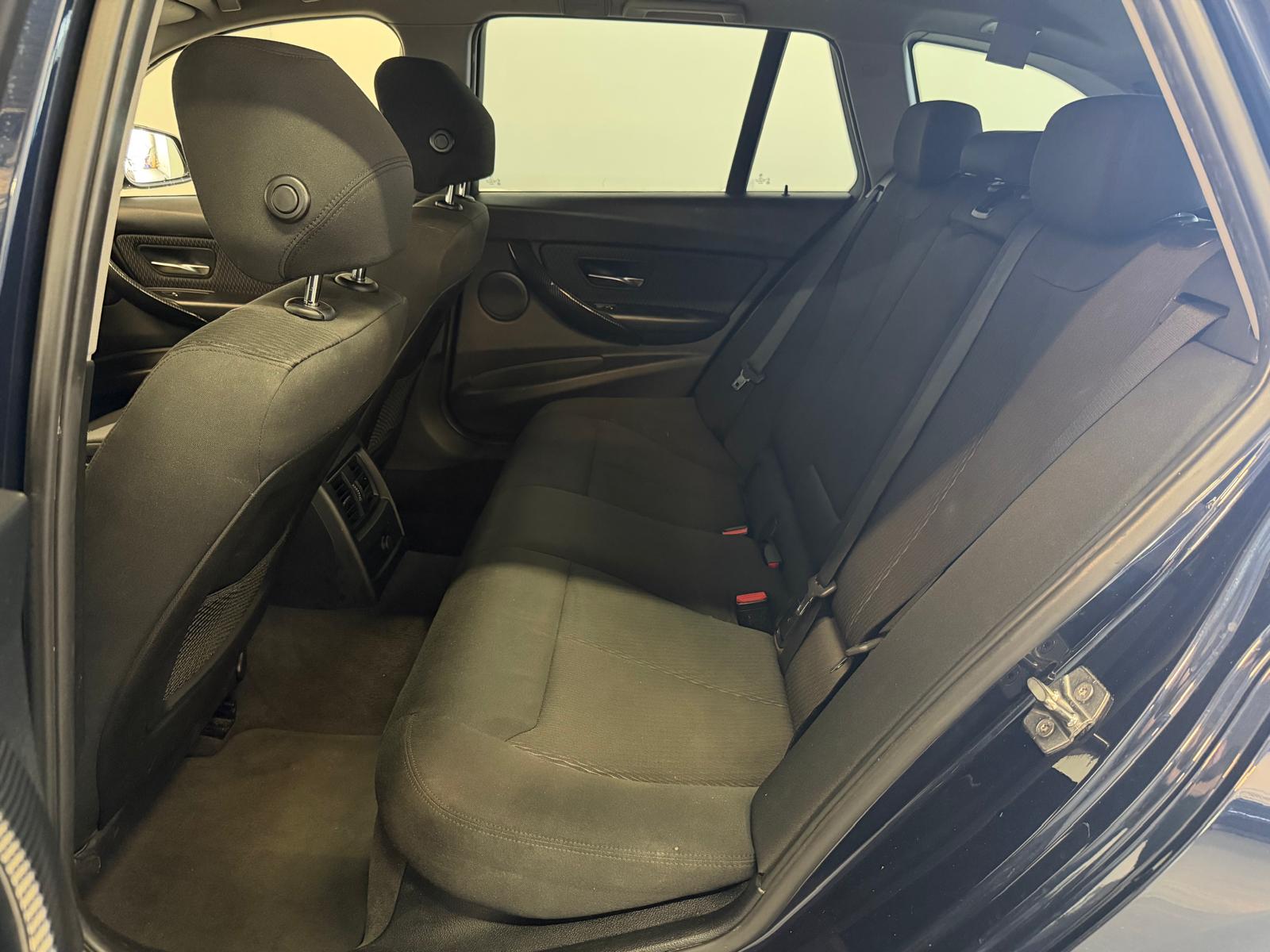 BMW 320d Touring Steptronic-image-18