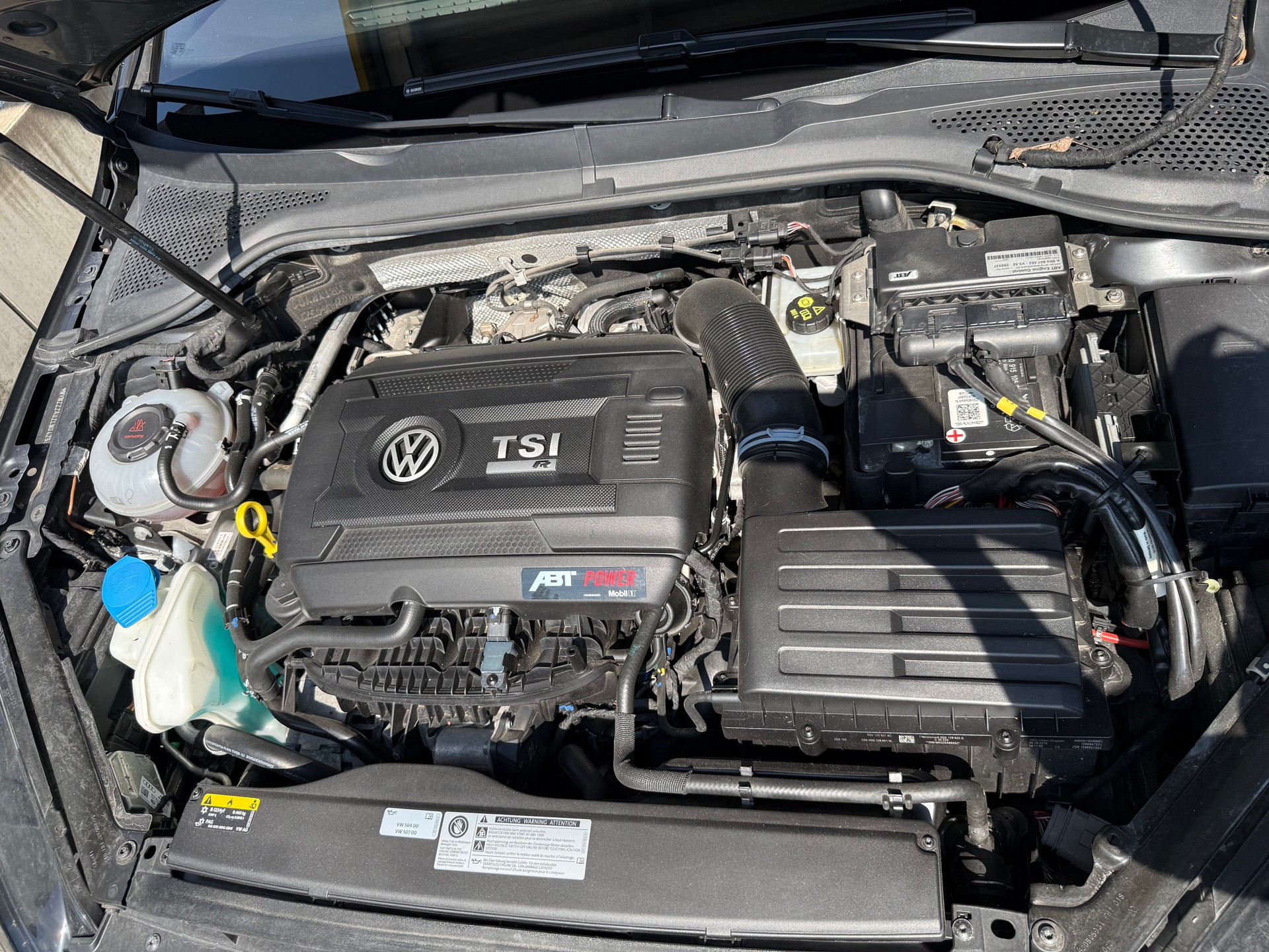 VW 2.0 TSI R DSG 4motion-image-5
