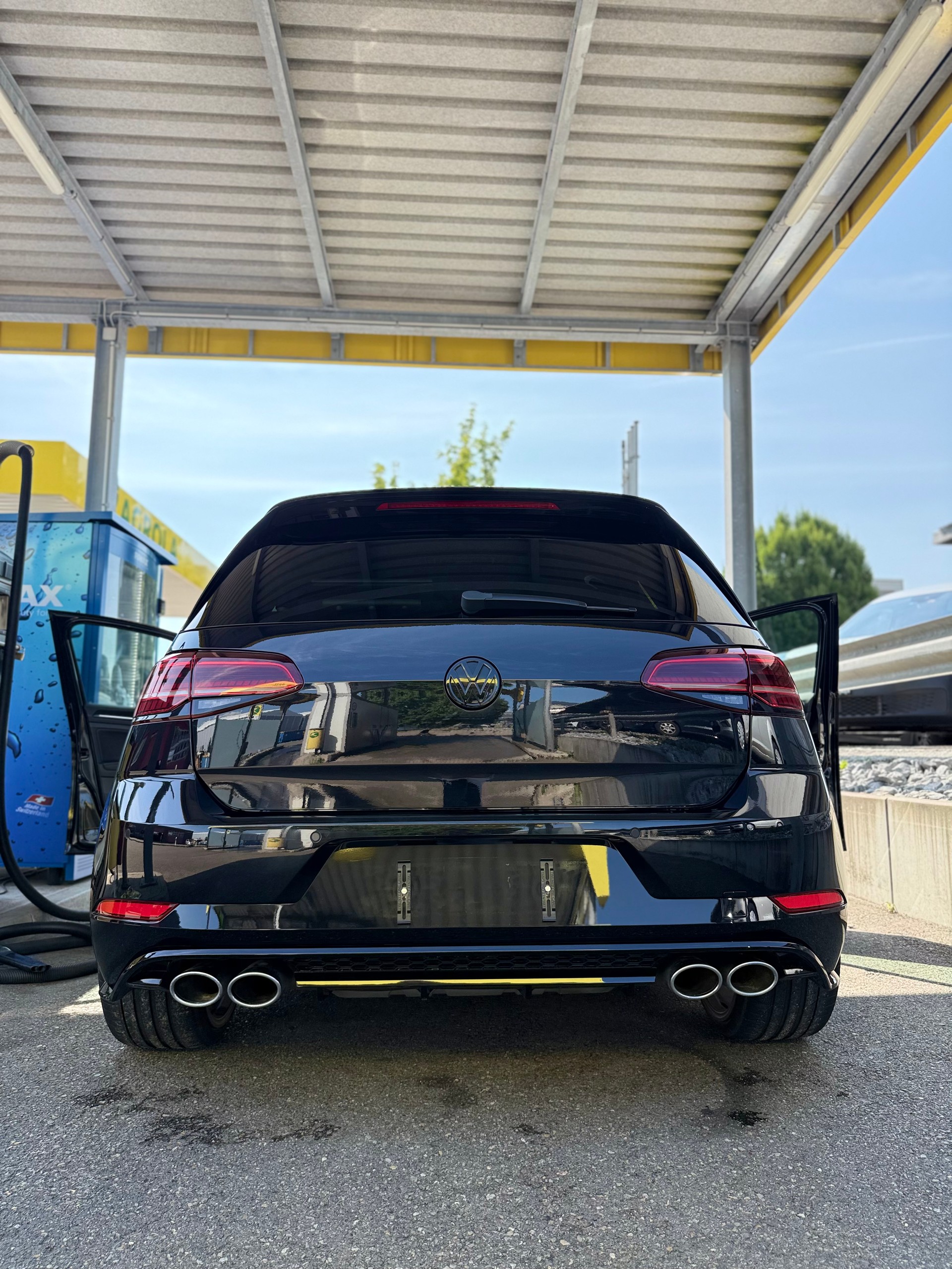 VW 2.0 TSI R DSG 4motion-image-1