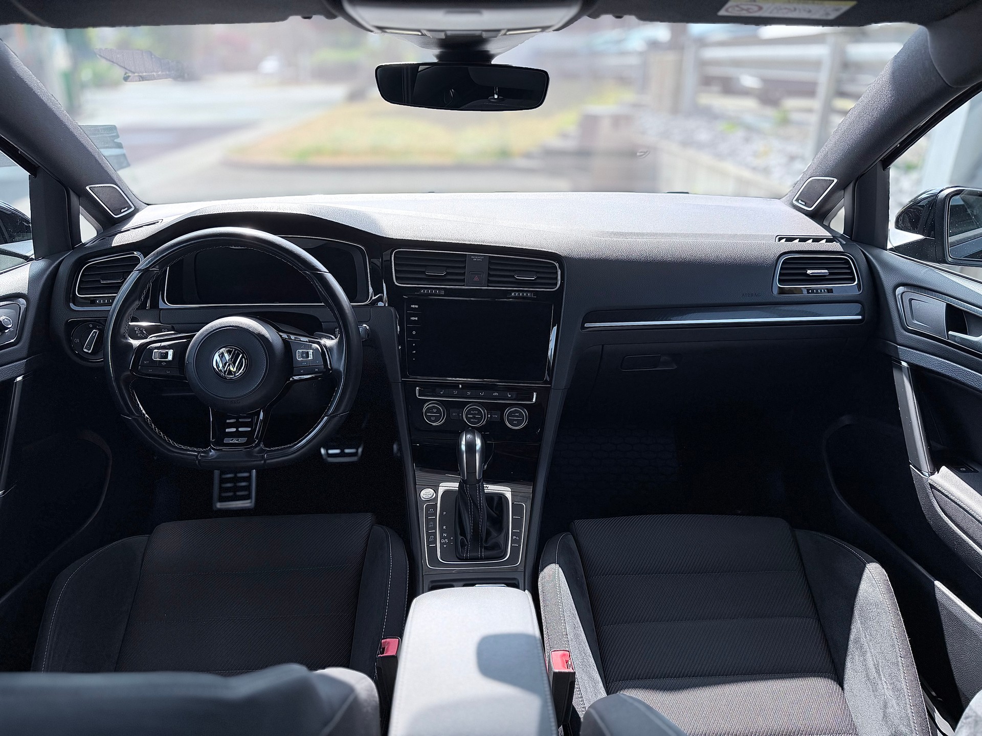 VW 2.0 TSI R DSG 4motion-image-3
