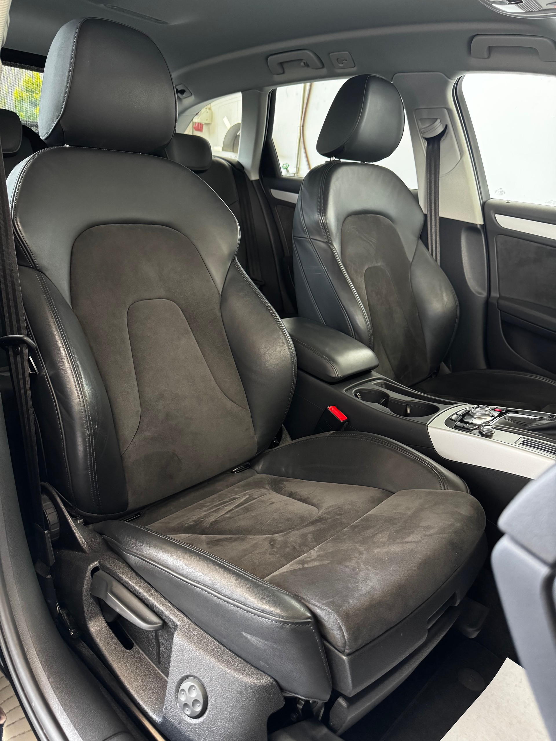 AUDI A4 Avant 2.0 TDI Attraction multitronic-image-19