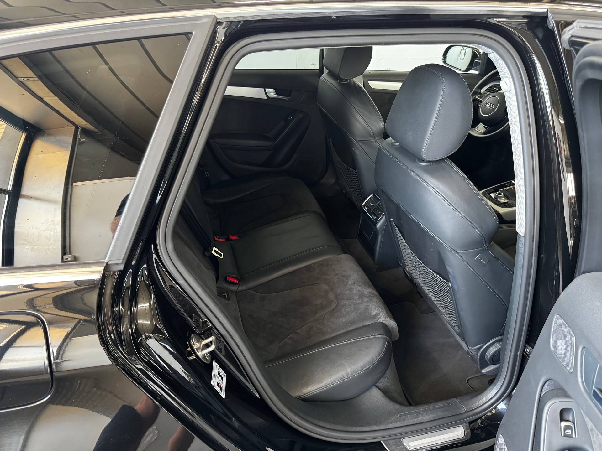AUDI A4 Avant 2.0 TDI Attraction multitronic-image-20