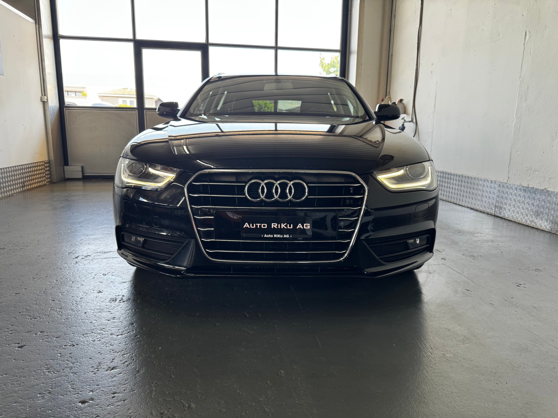 AUDI A4 Avant 2.0 TDI Attraction multitronic-image-4