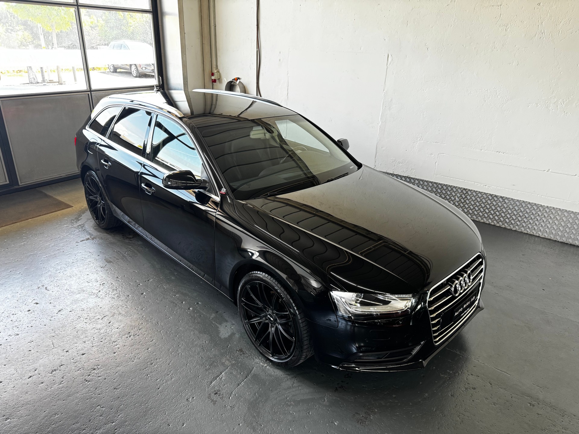 AUDI A4 Avant 2.0 TDI Attraction multitronic-image-0