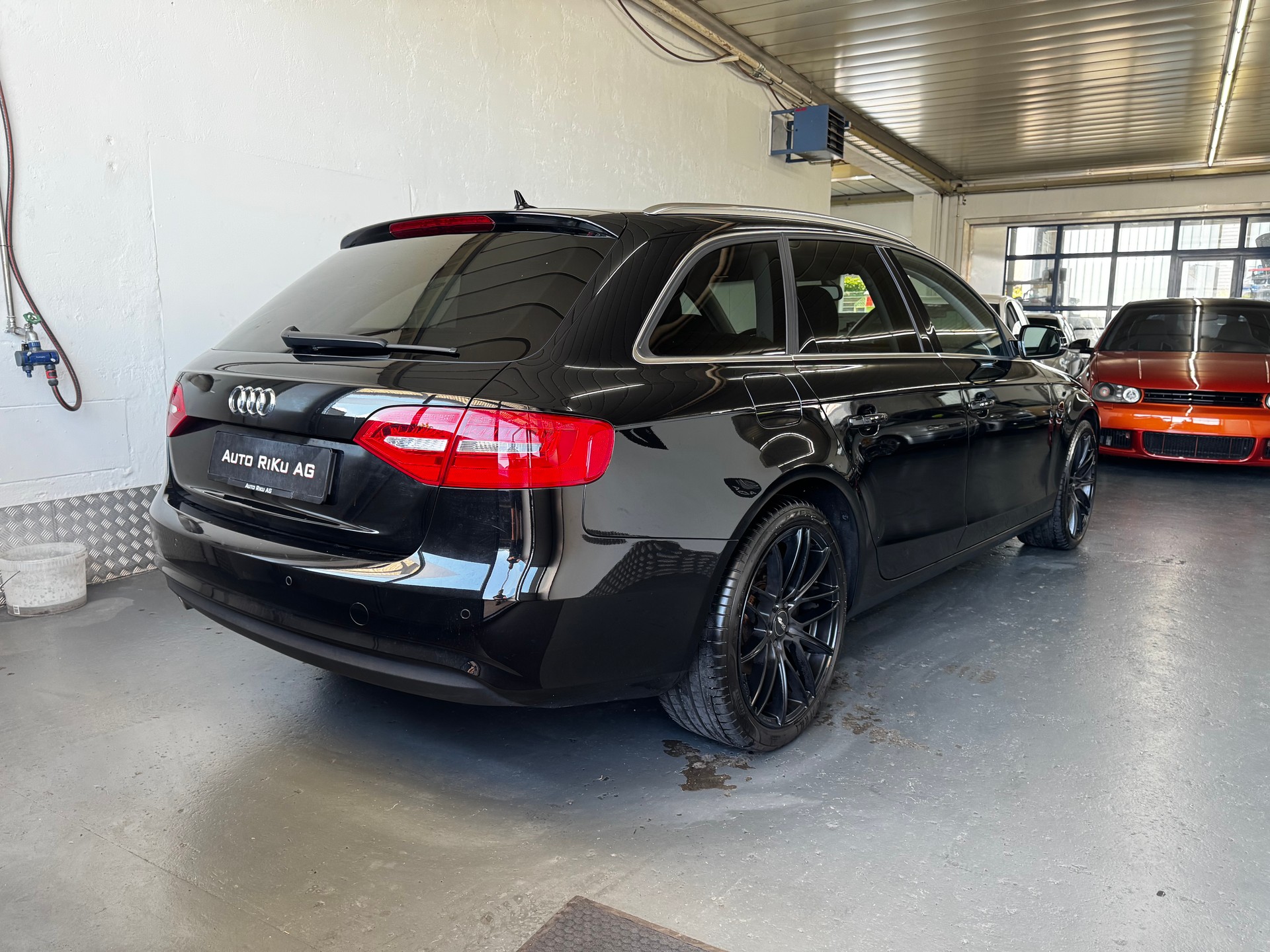 AUDI A4 Avant 2.0 TDI Attraction multitronic-image-9