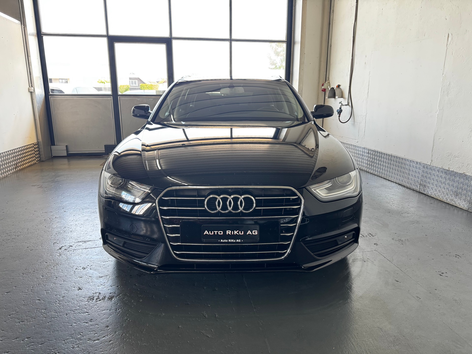 AUDI A4 Avant 2.0 TDI Attraction multitronic-image-3