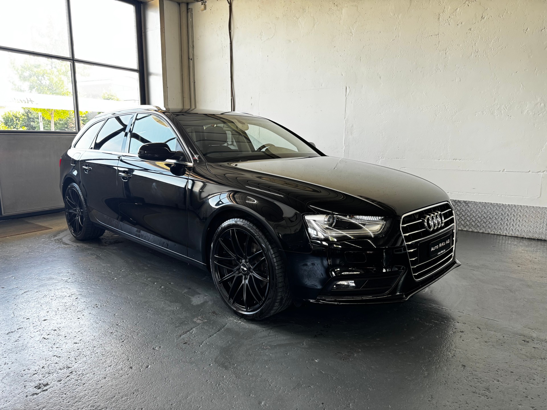 AUDI A4 Avant 2.0 TDI Attraction multitronic-image-1