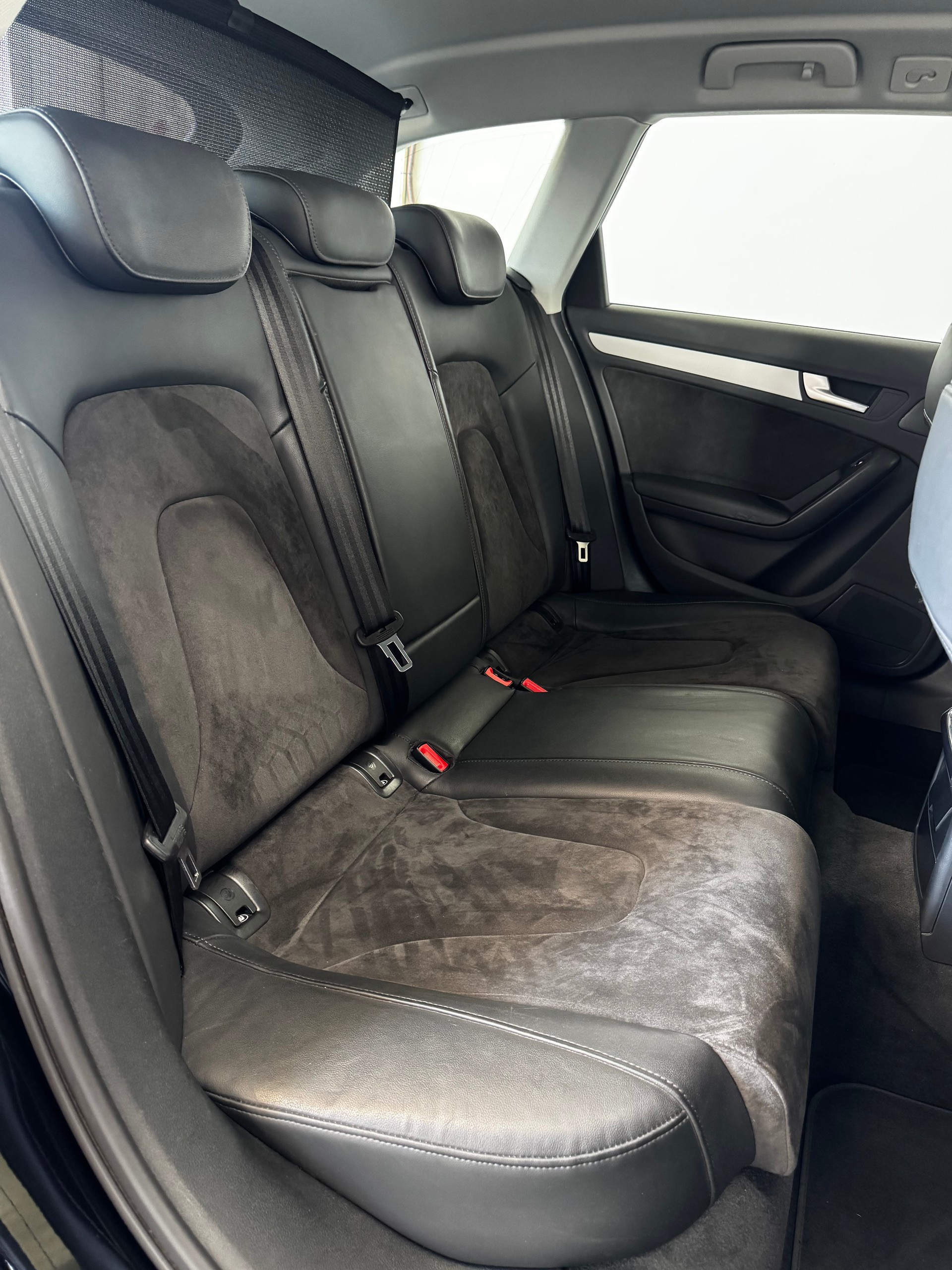 AUDI A4 Avant 2.0 TDI Attraction multitronic-image-21